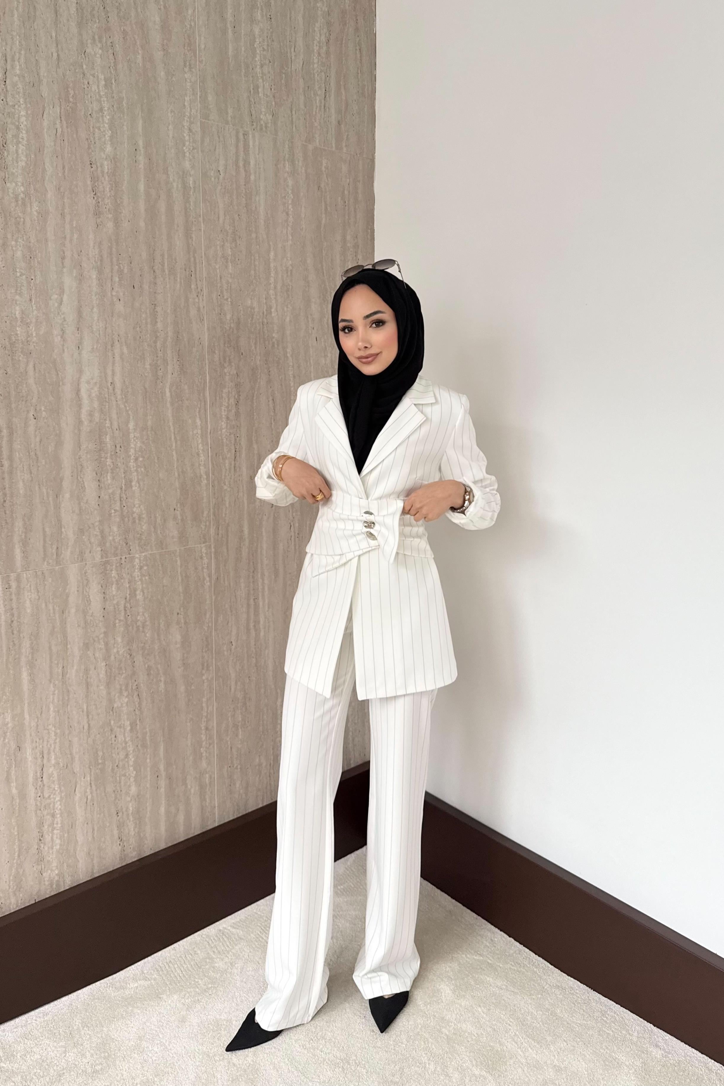Belden Kemerli Çizgili Blazer Takım - Ekru