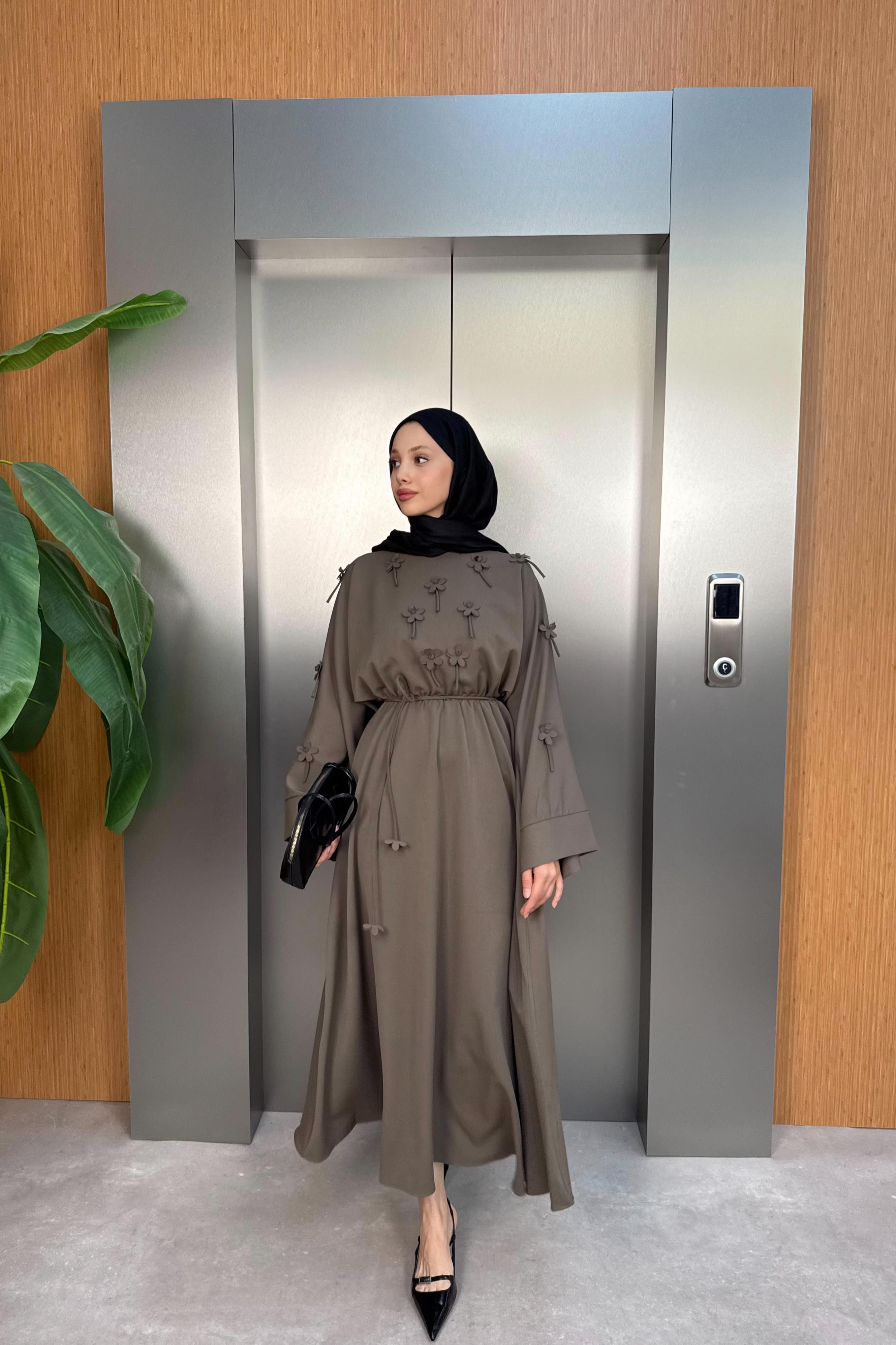 Çiçek Detaylı Elbise - Kahve