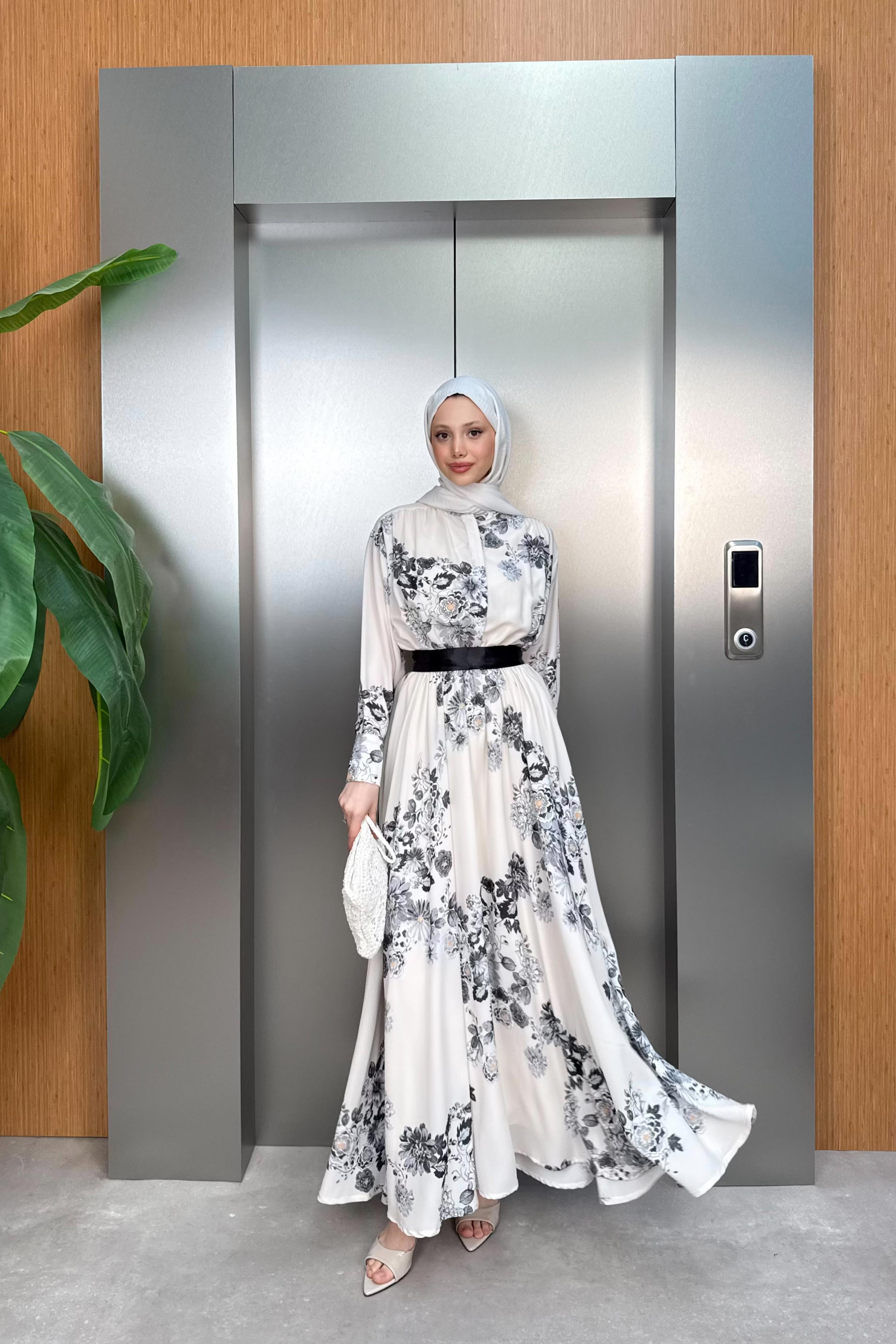 Çiçekli Desenli Bel Büzgülü Elbise - Siyah