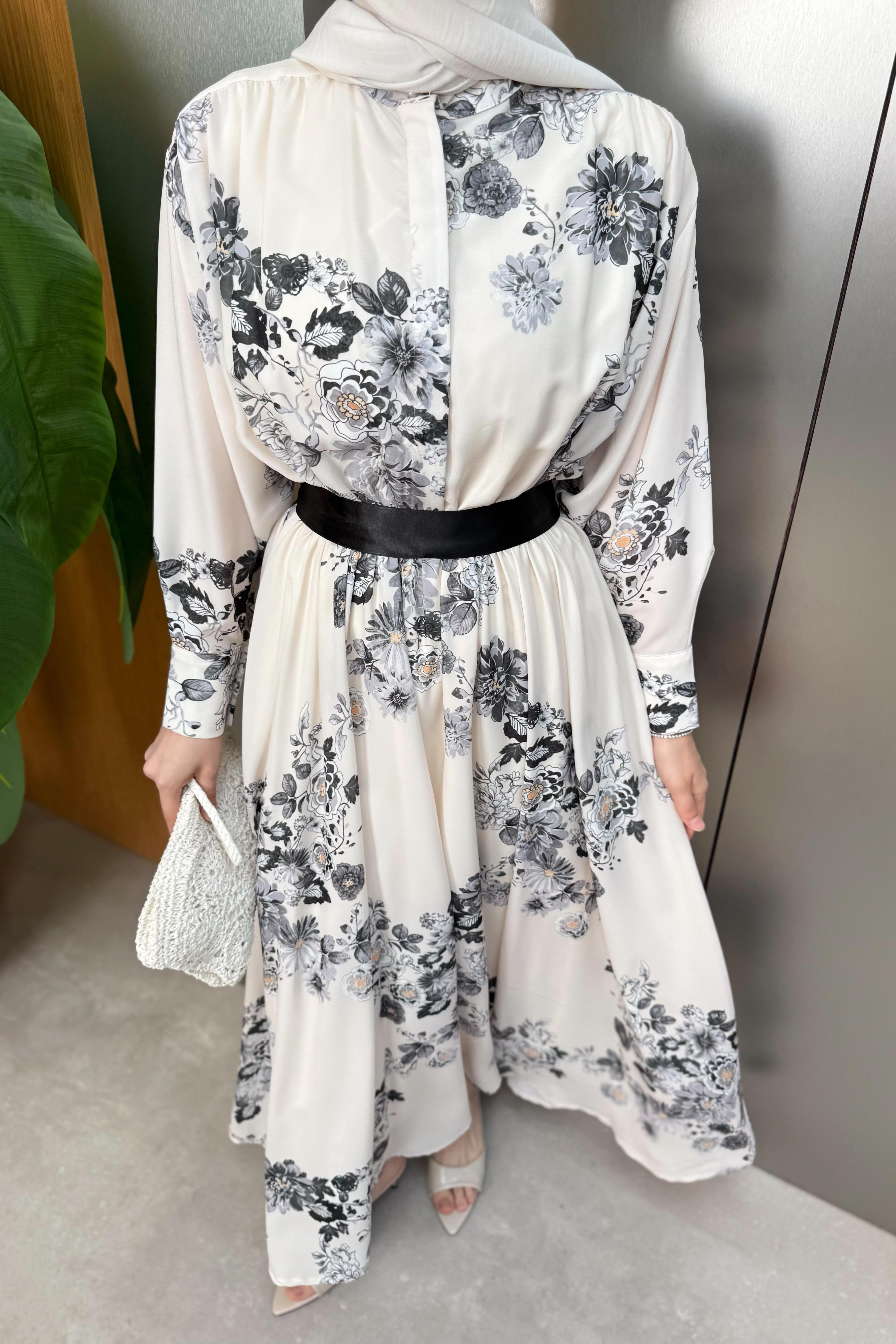 Çiçekli Desenli Bel Büzgülü Elbise - Siyah