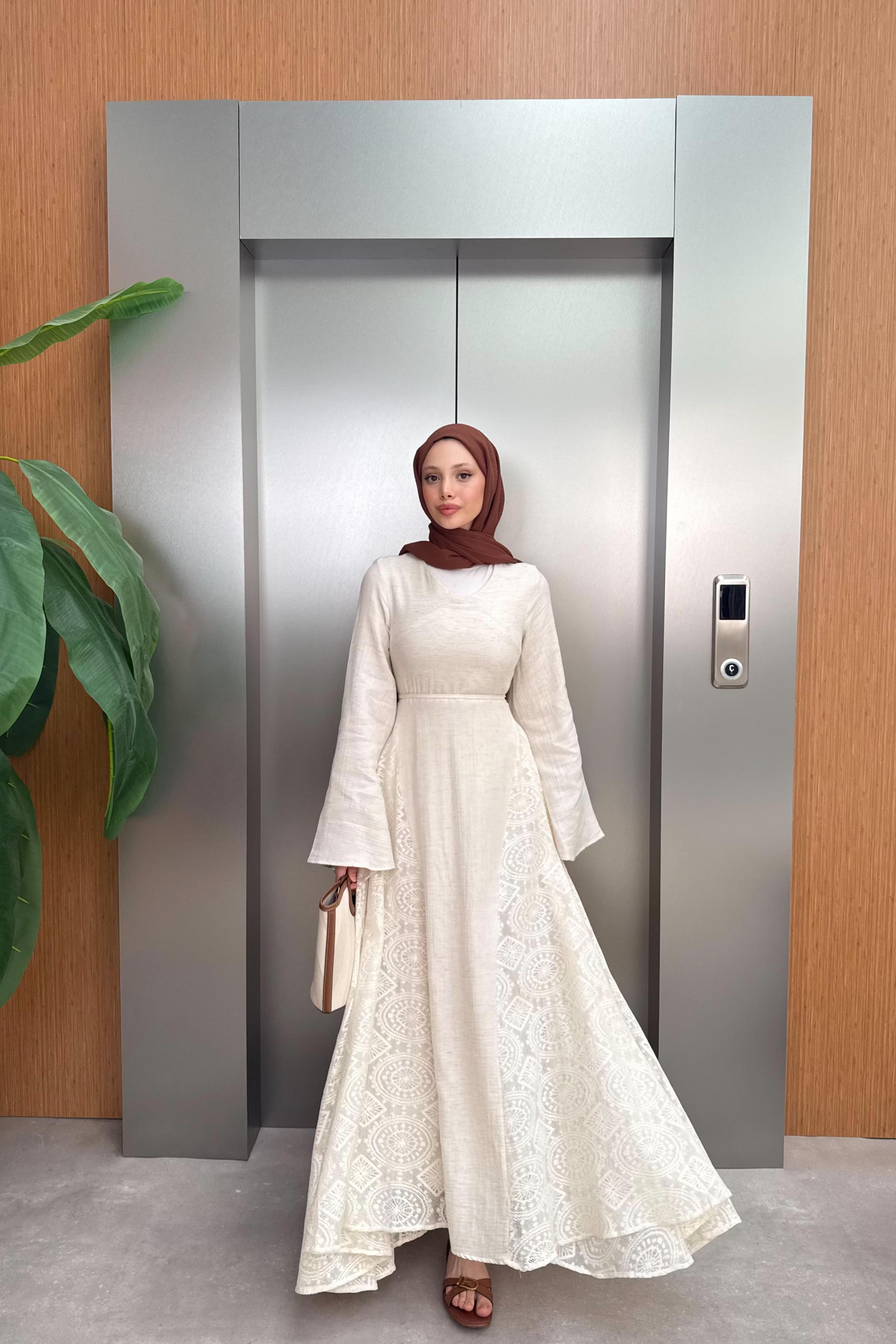 Dantel V Yaka Elbise - Bej