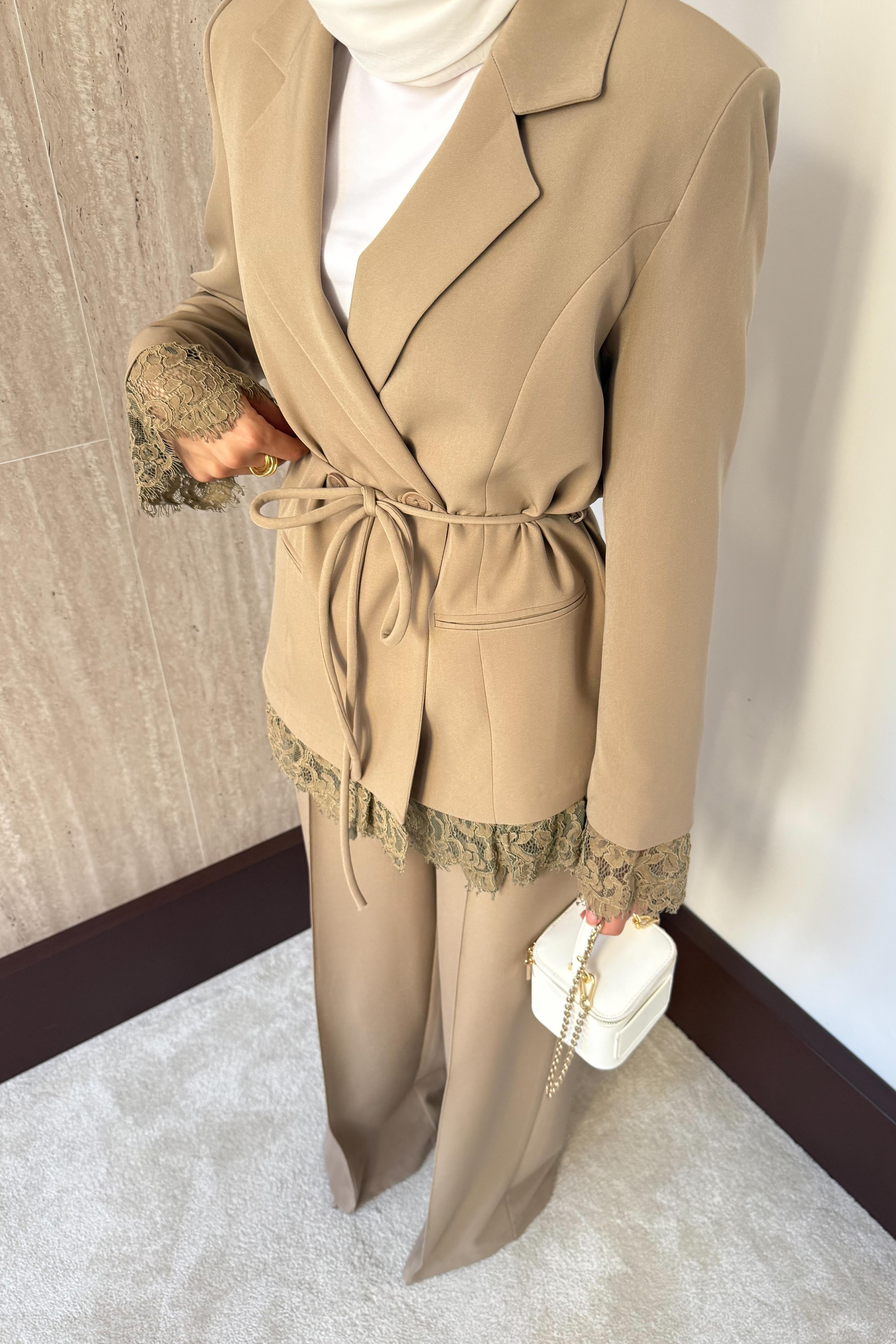 Dantelli Blazer Ceketli Pantolonlu Takım - Vizon