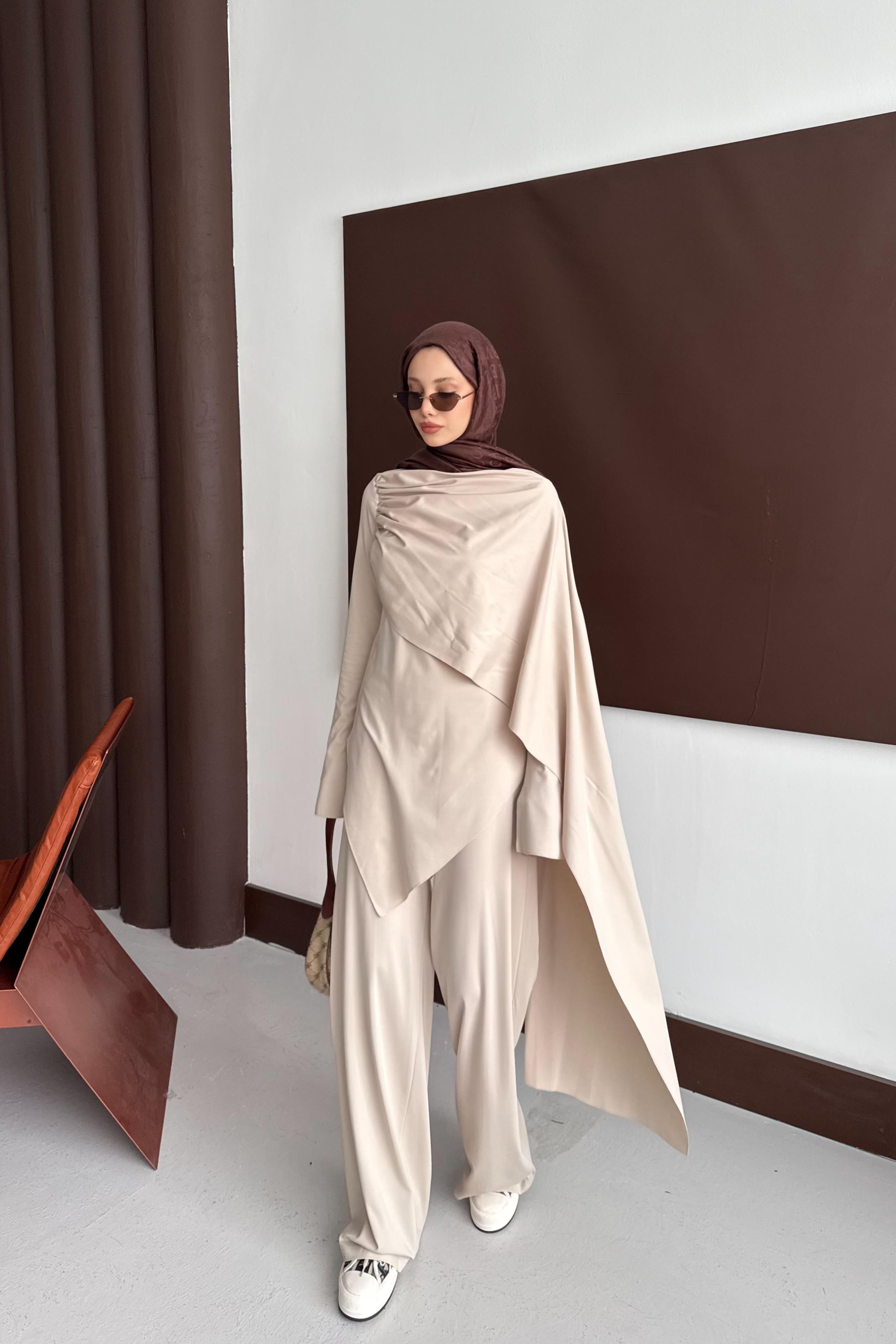 Degaje Yaka Pantolonlu Takım - Bej