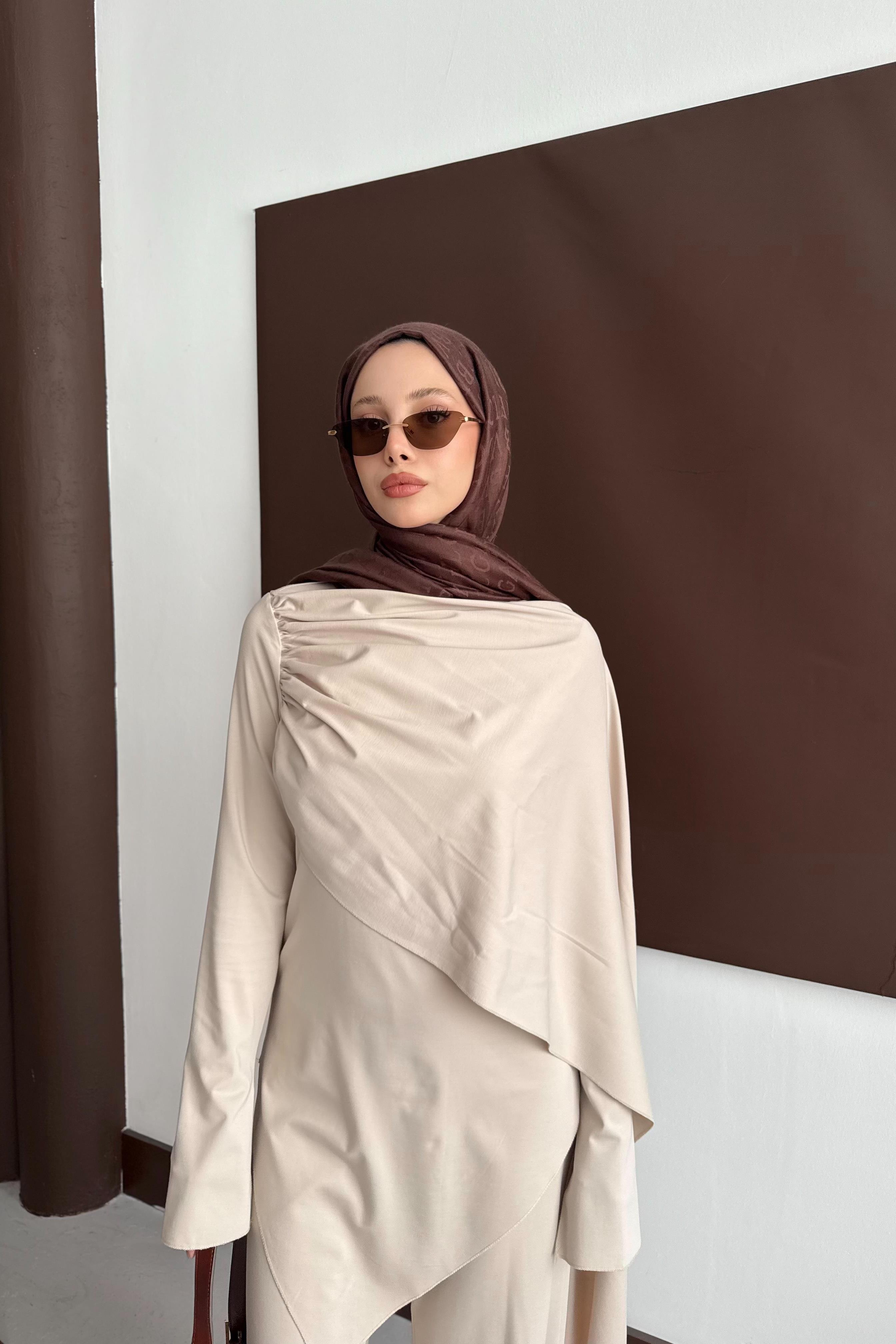 Degaje Yaka Pantolonlu Takım - Bej