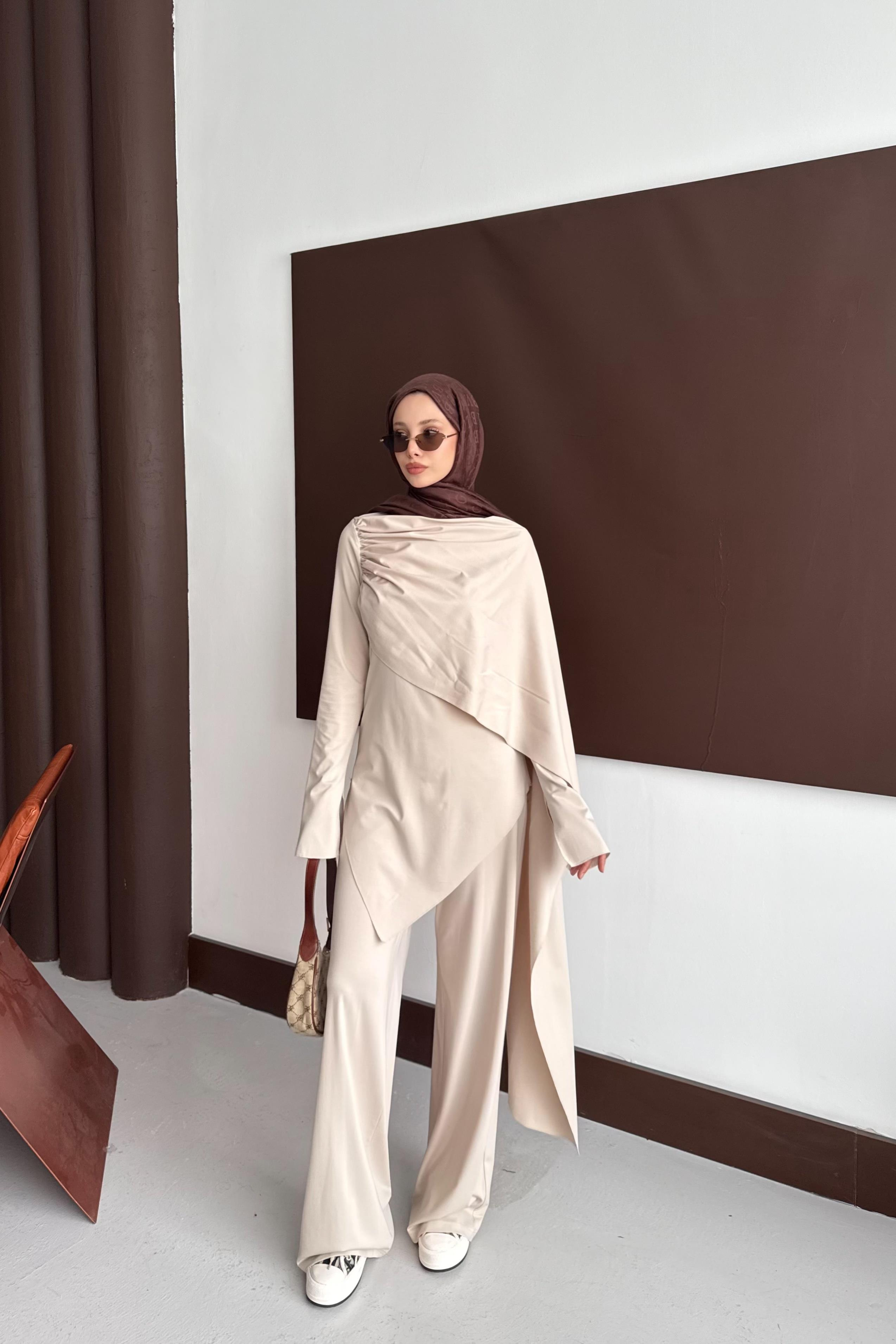 Degaje Yaka Pantolonlu Takım - Bej