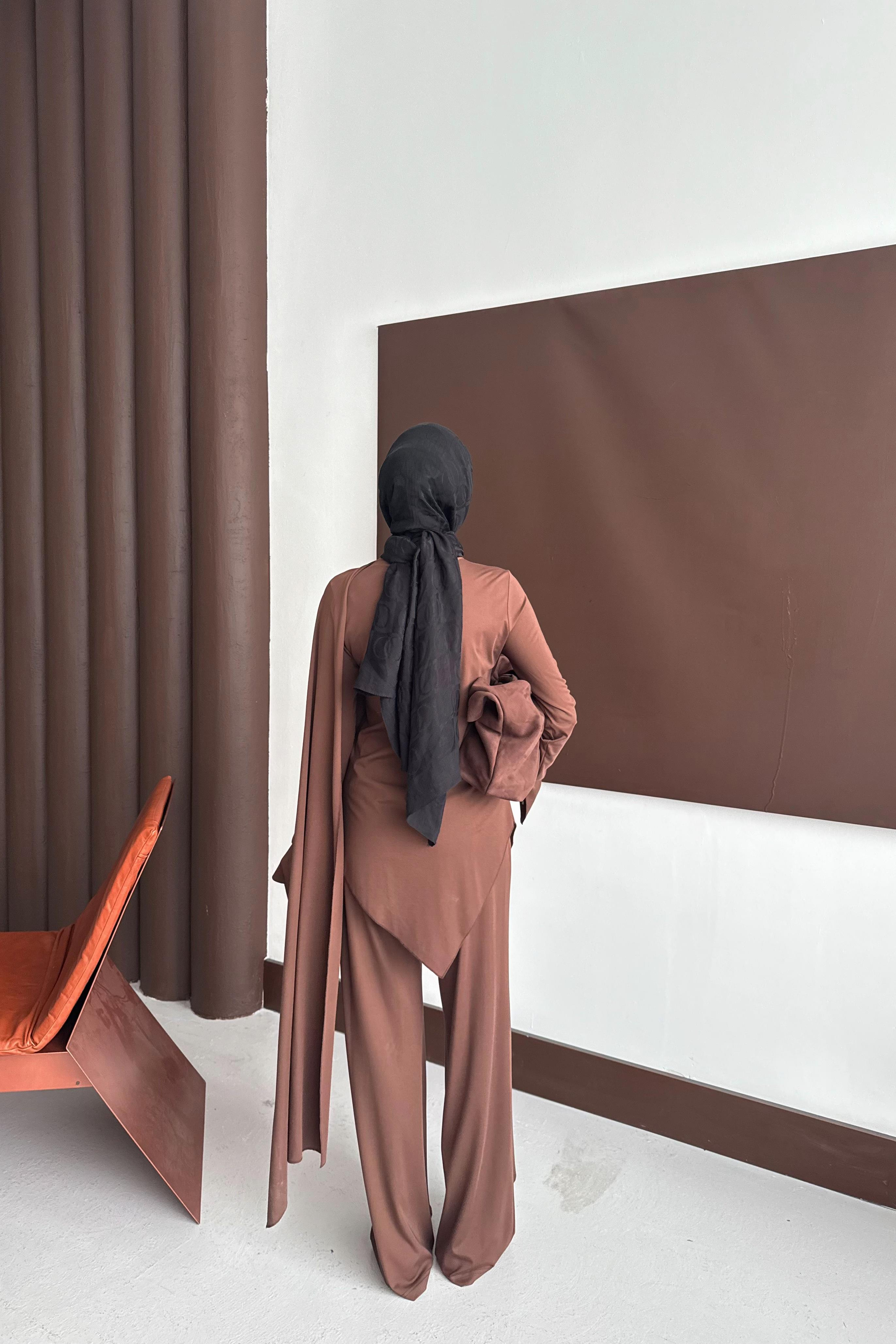 Degaje Yaka Pantolonlu Takım - Kahve