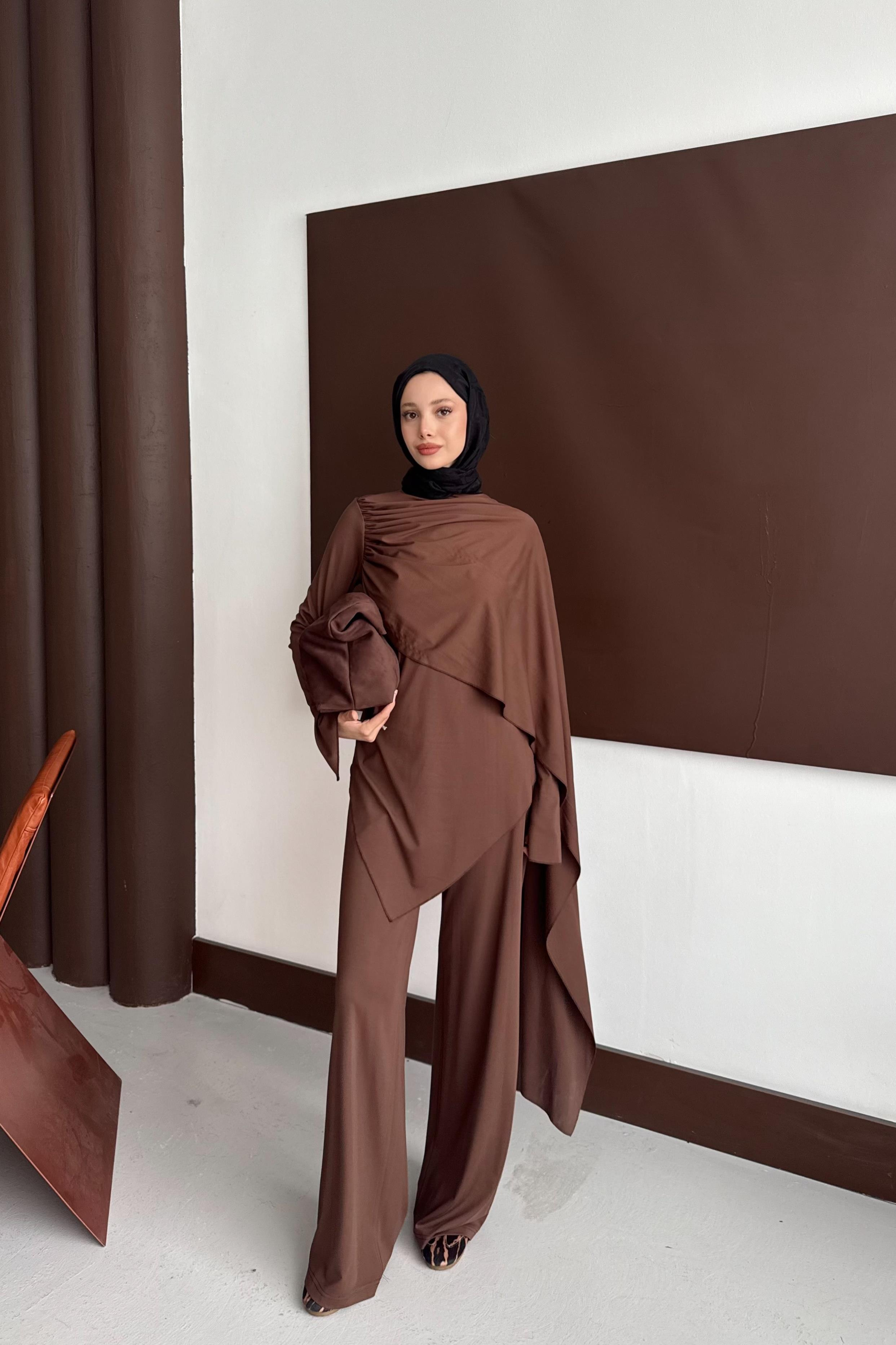 Degaje Yaka Pantolonlu Takım - Kahve