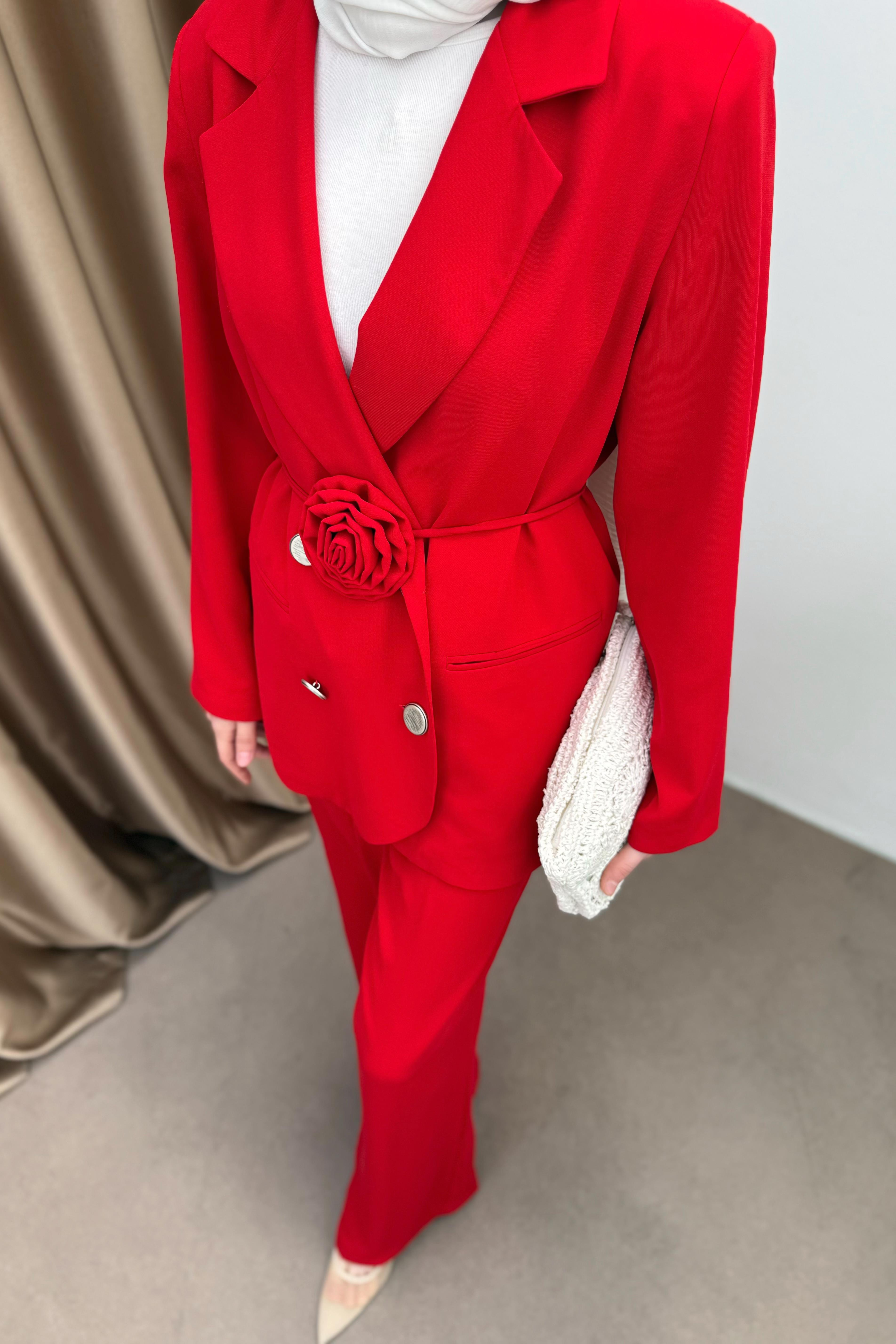 Gül Aksesuarlı Blazer Ceketli Takım - Kırmızı