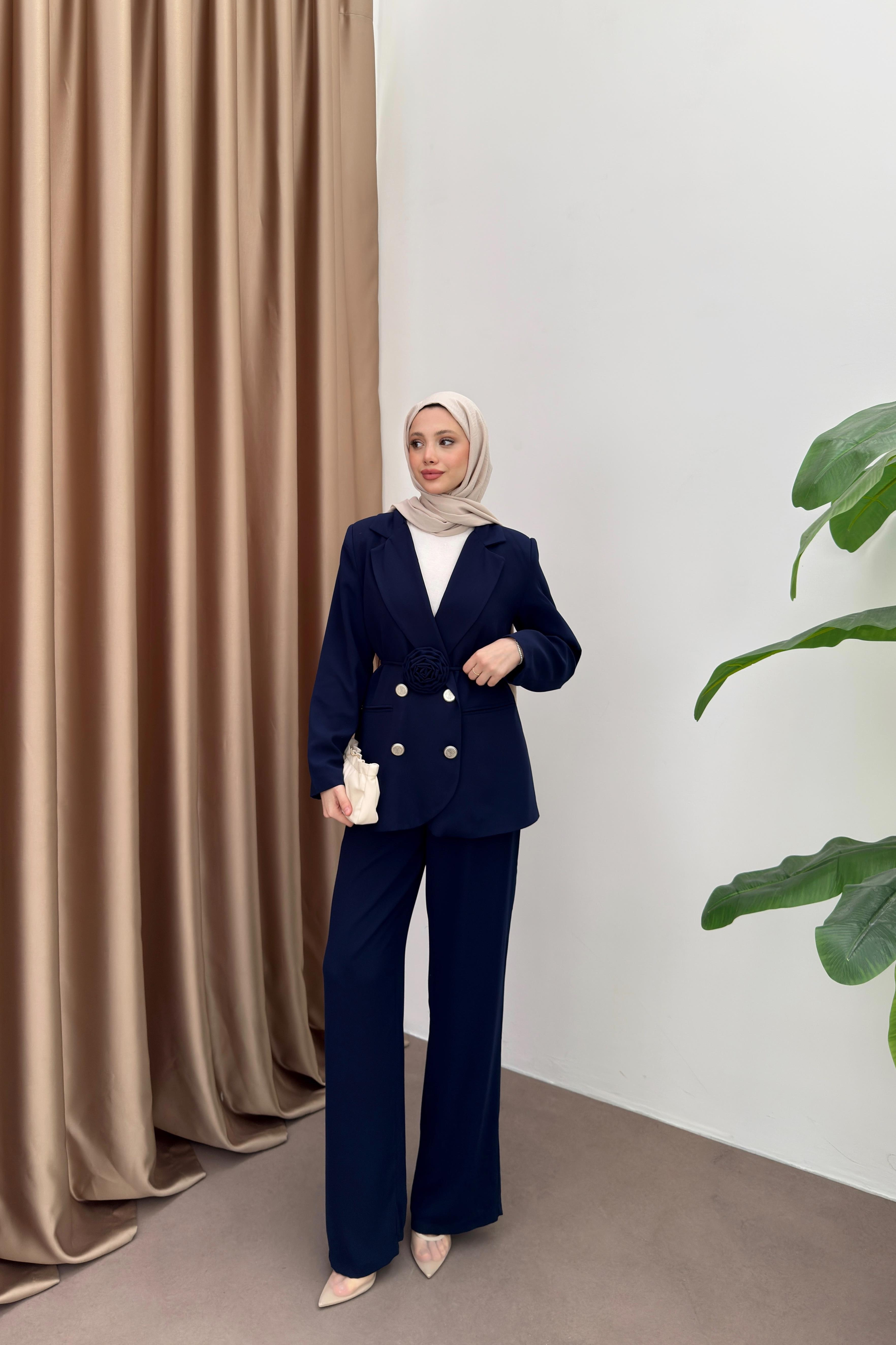 Gül Aksesuarlı Blazer Ceketli Takım - Lacivert