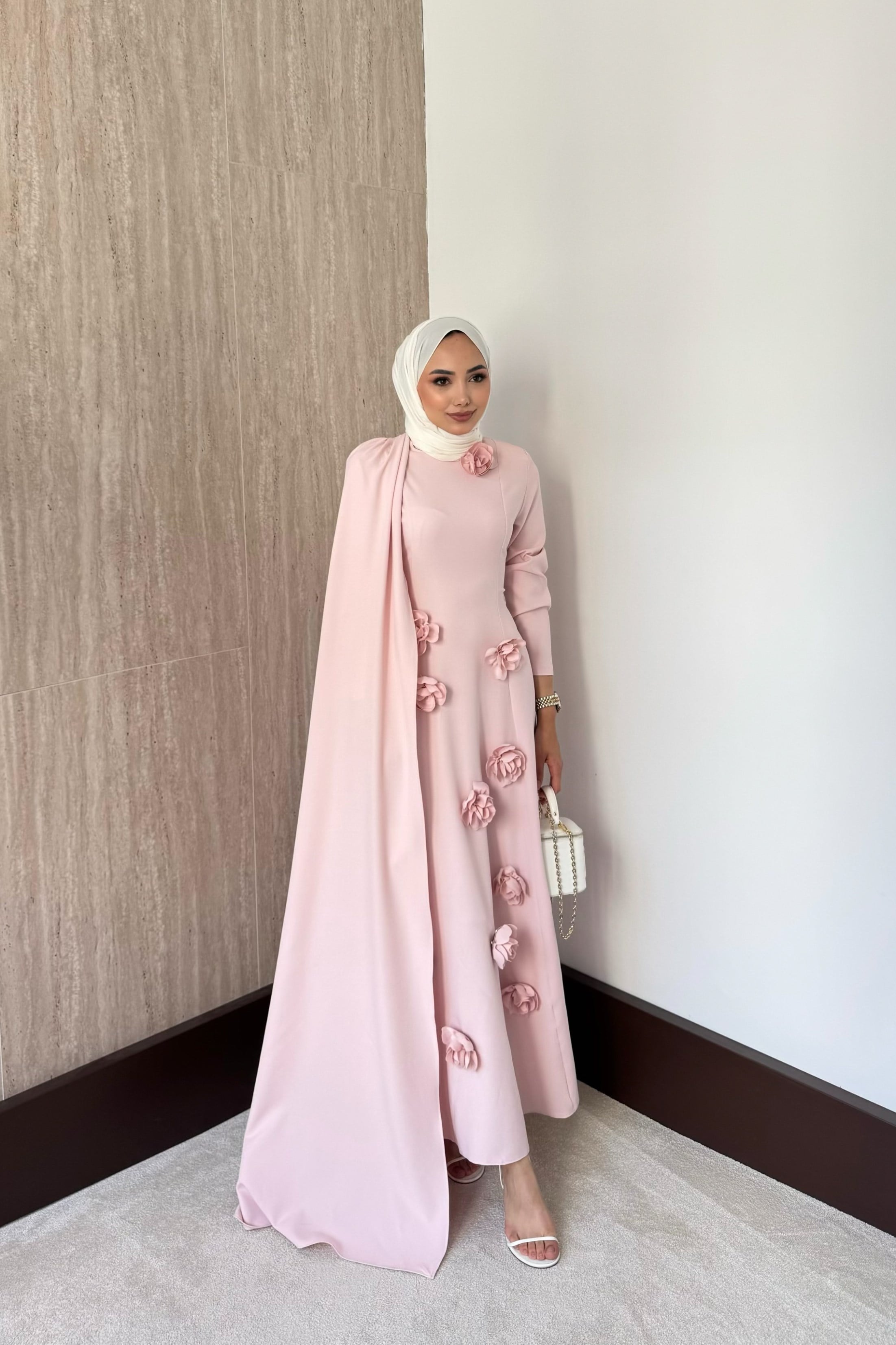 Gül Aksesuarlı Pelerinli Elbise - Pembe