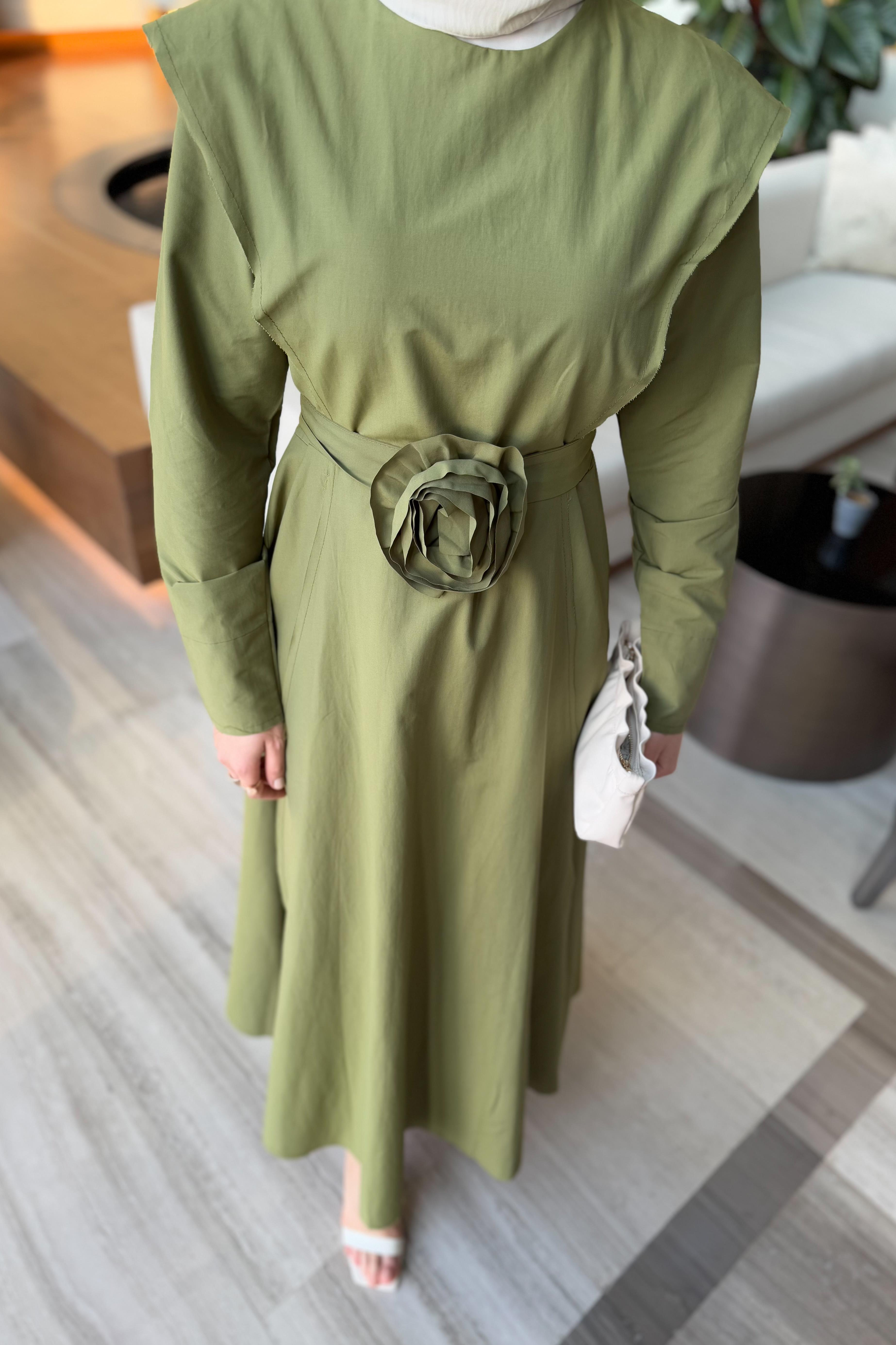Gül Aksesuarlı Poplin Elbise - Haki