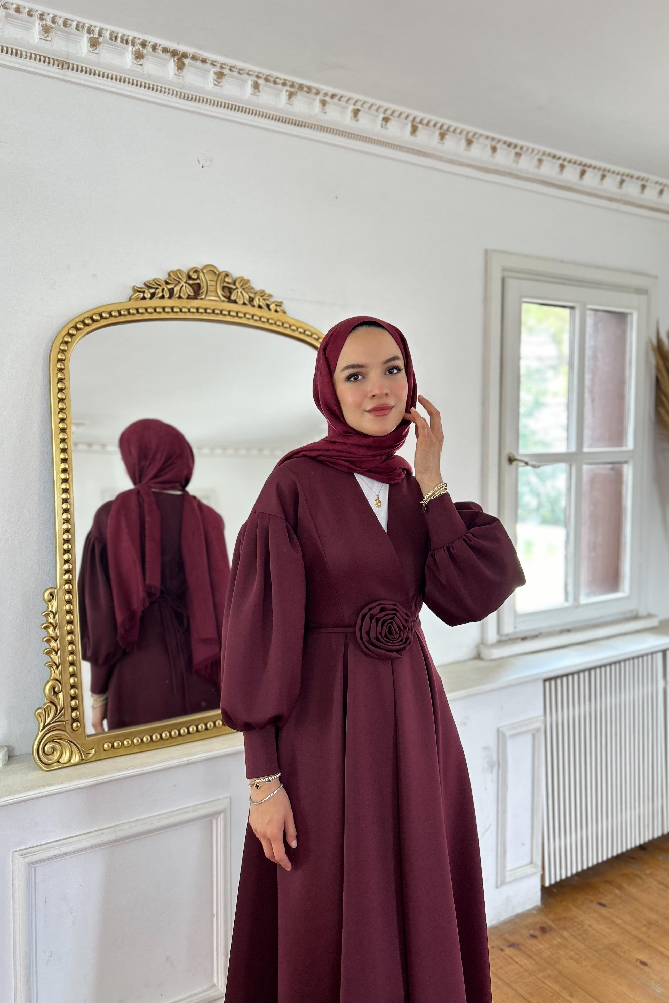 Gül Aksesuarlı Scuba Elbise - BORDO