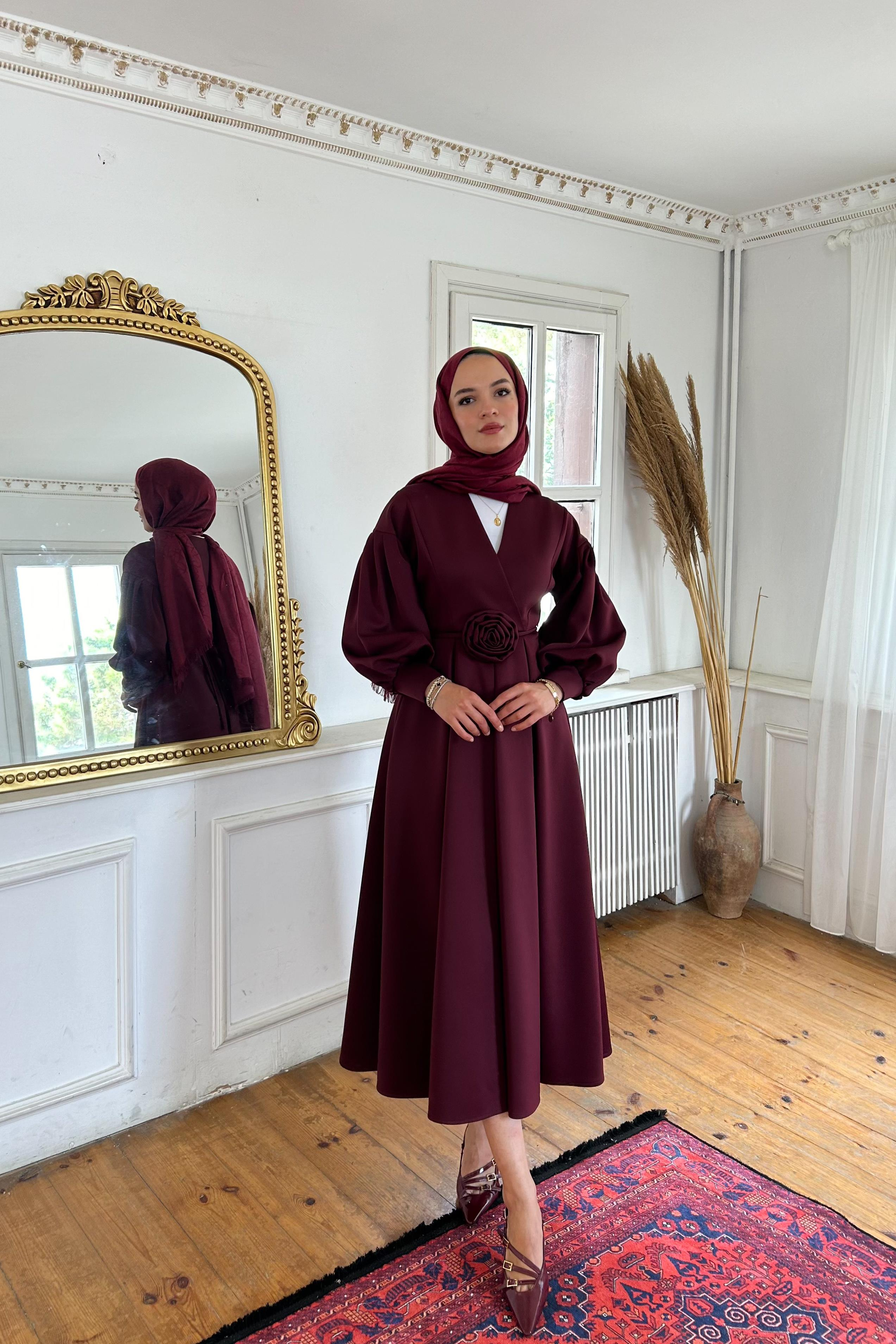 Gül Aksesuarlı Scuba Elbise - BORDO