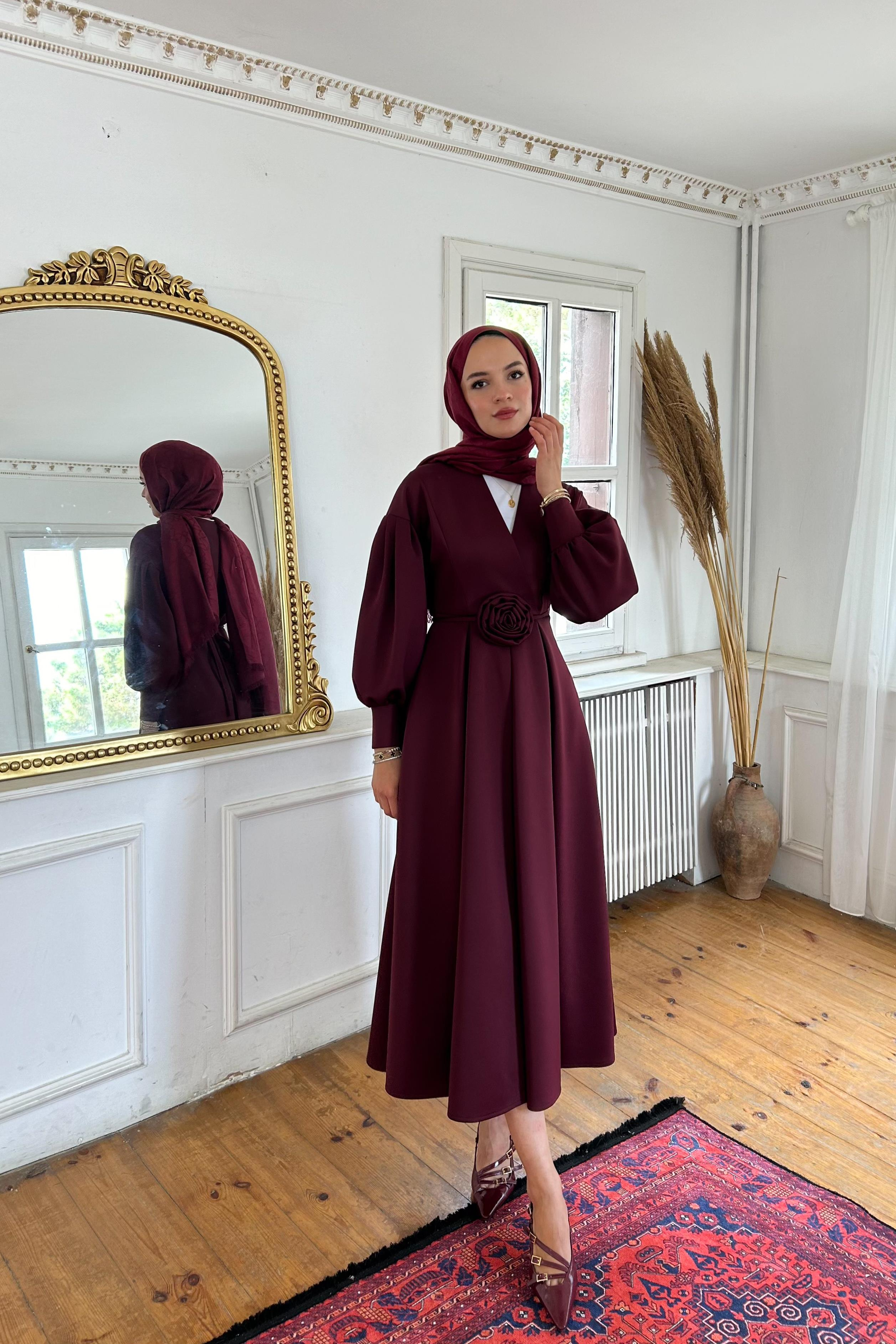 Gül Aksesuarlı Scuba Elbise - BORDO