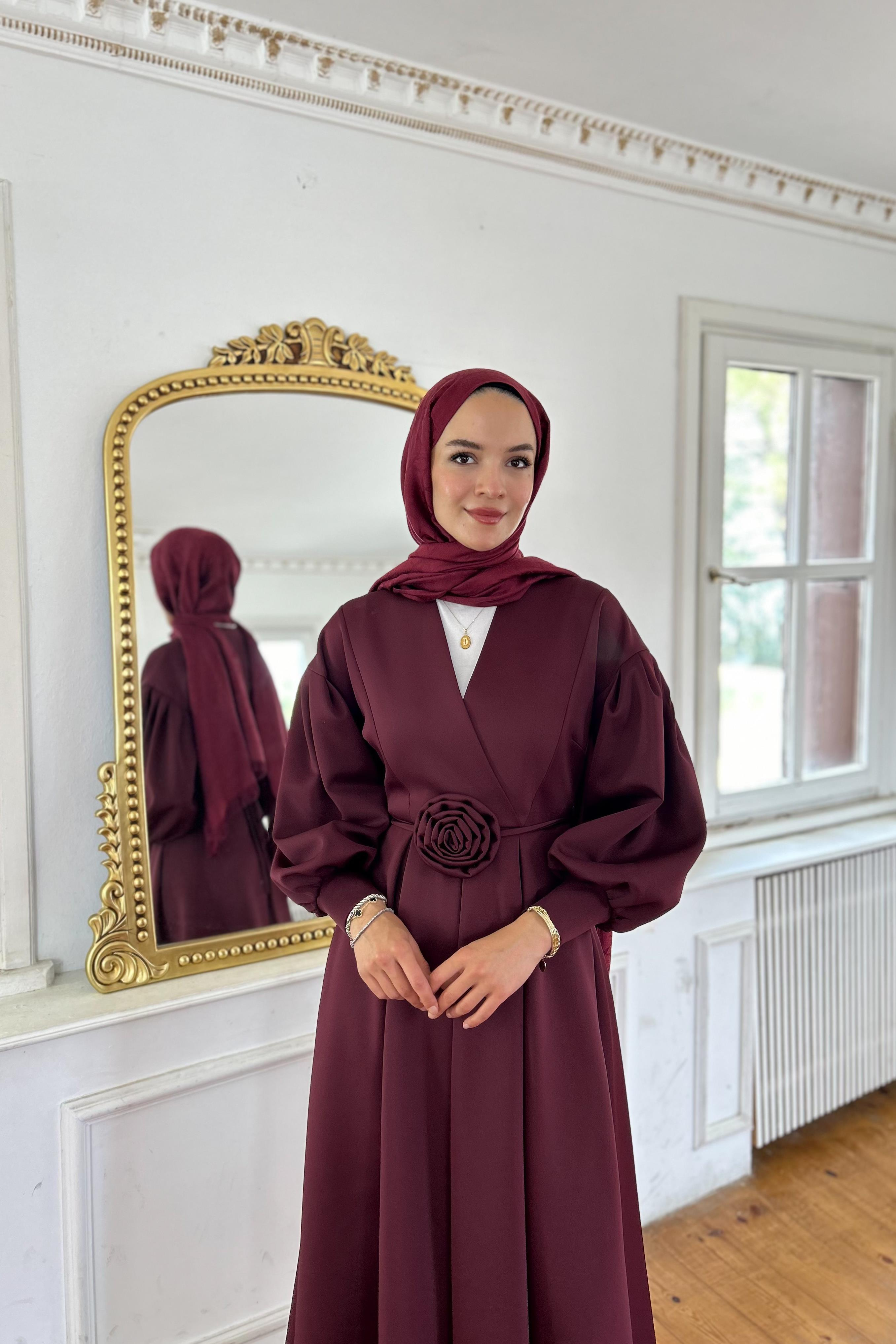 Gül Aksesuarlı Scuba Elbise - BORDO
