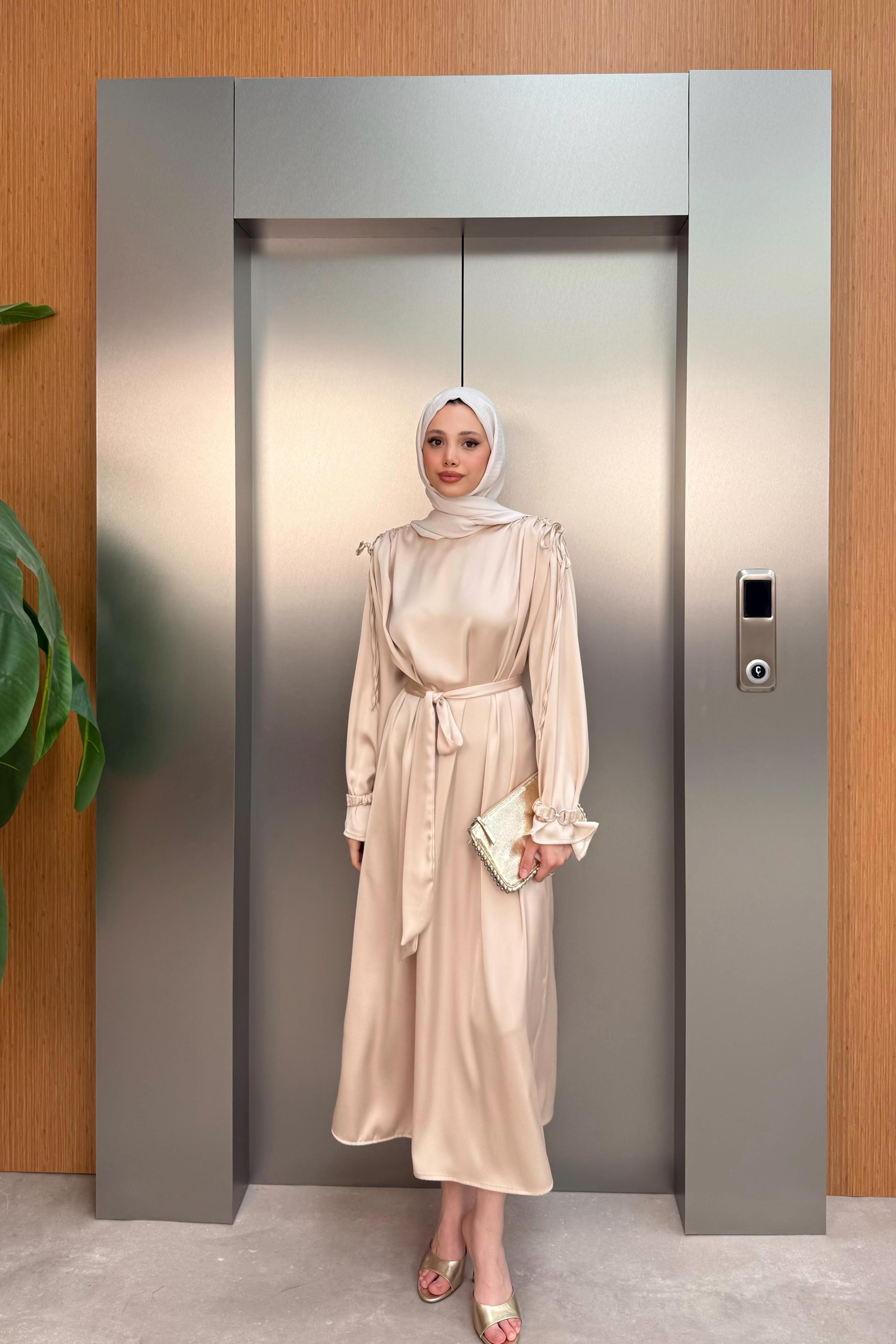 Kolu Lastik Aksesuarlı Elbise - Taş