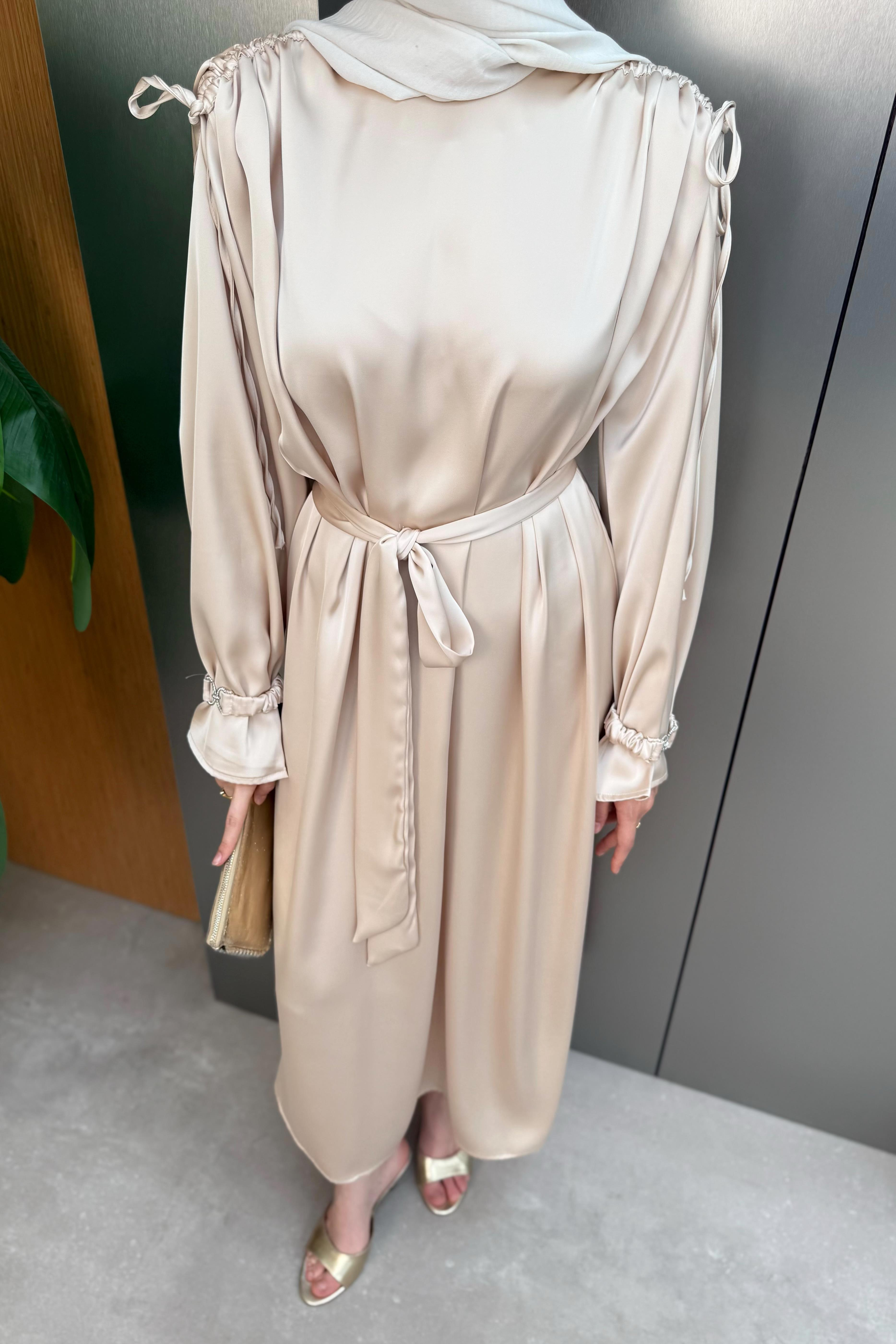 Kolu Lastik Aksesuarlı Elbise - Taş