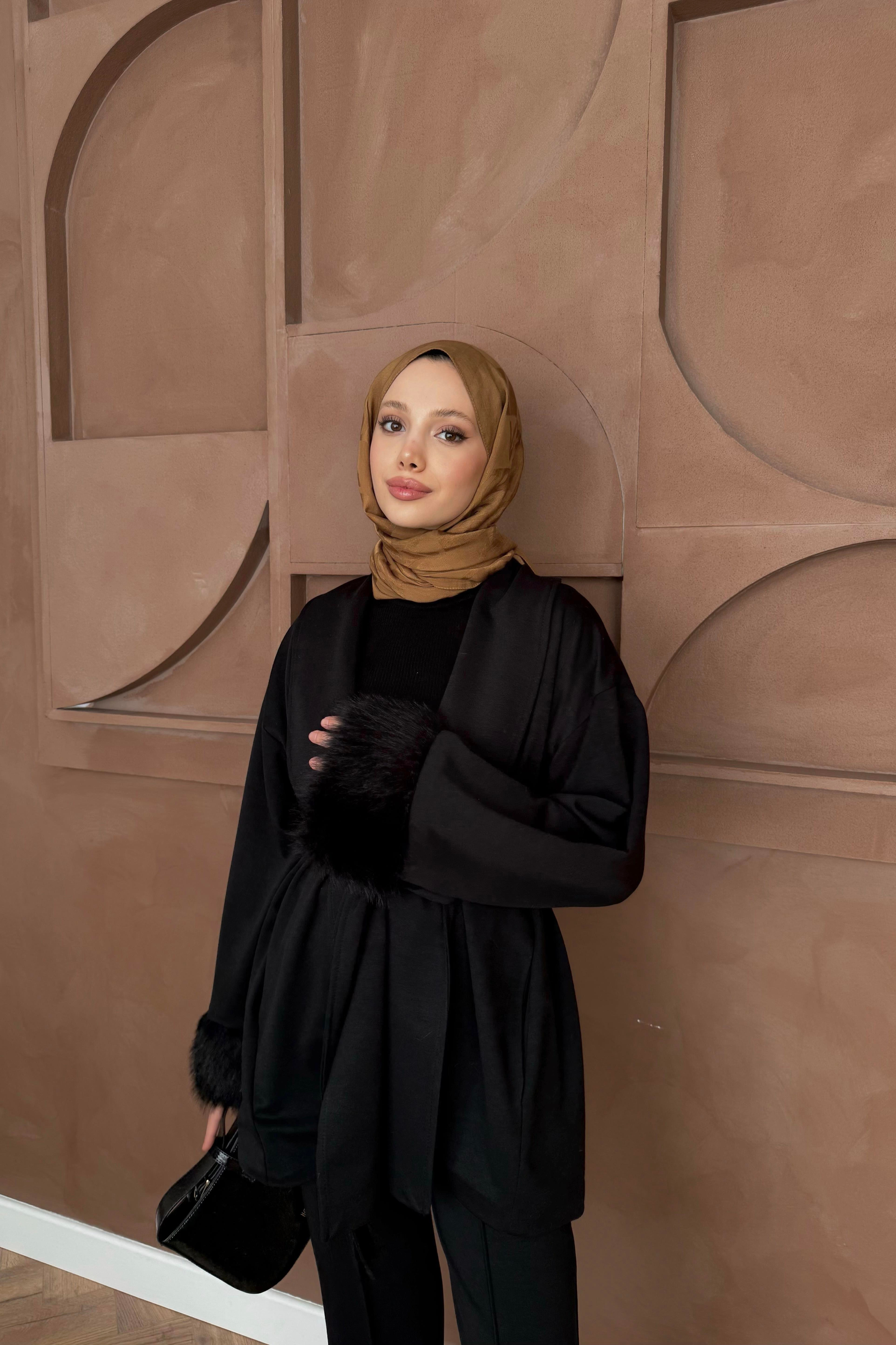 Kürk Kol Detaylı Pantolonlu Takım - Siyah