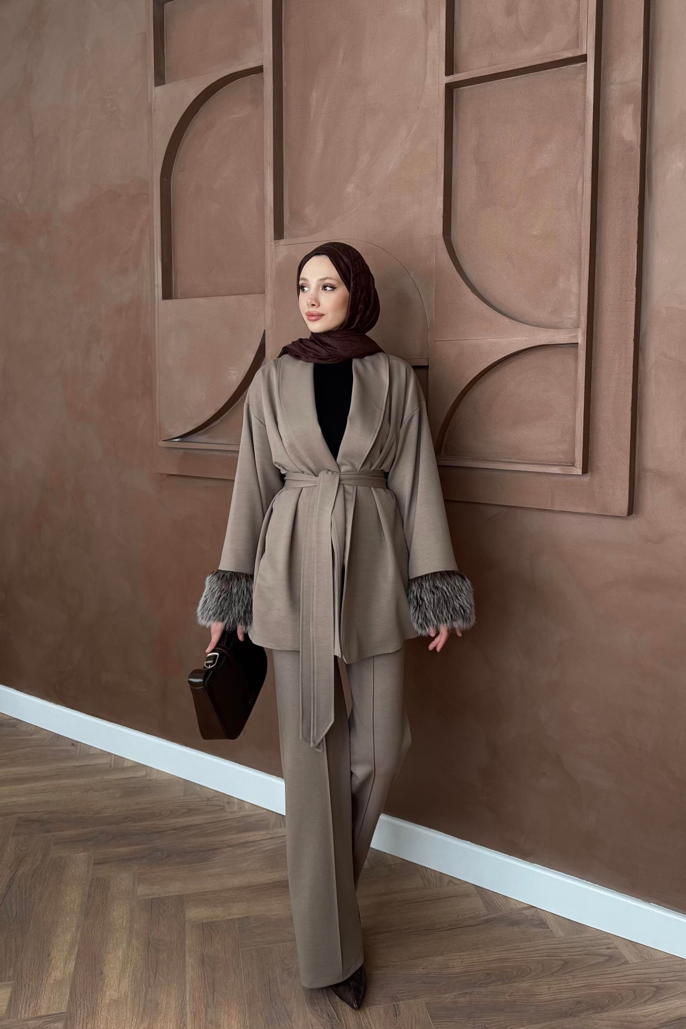 Kürk Kol Detaylı Pantolonlu Takım - Vizon