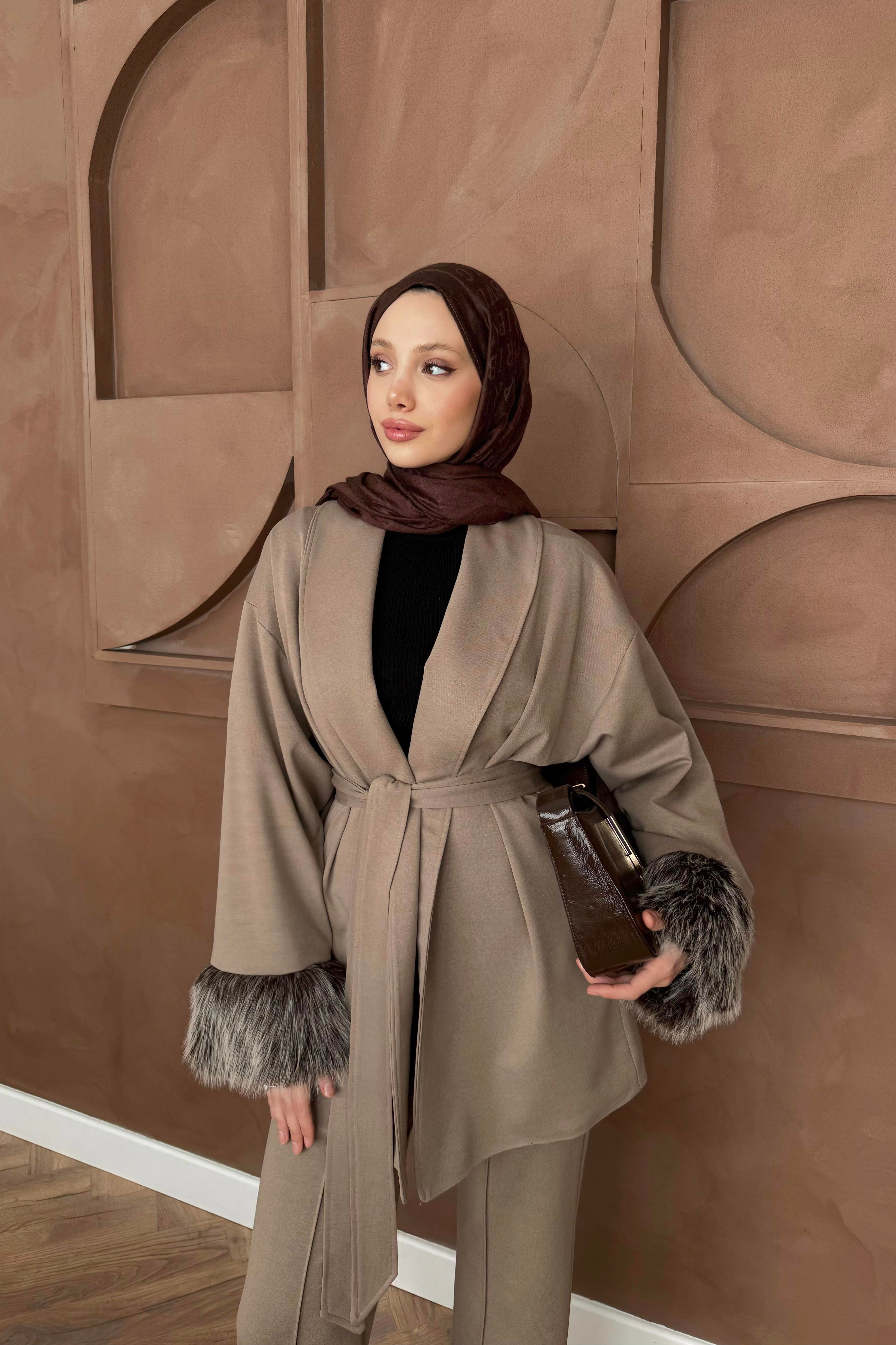 Kürk Kol Detaylı Pantolonlu Takım - Vizon