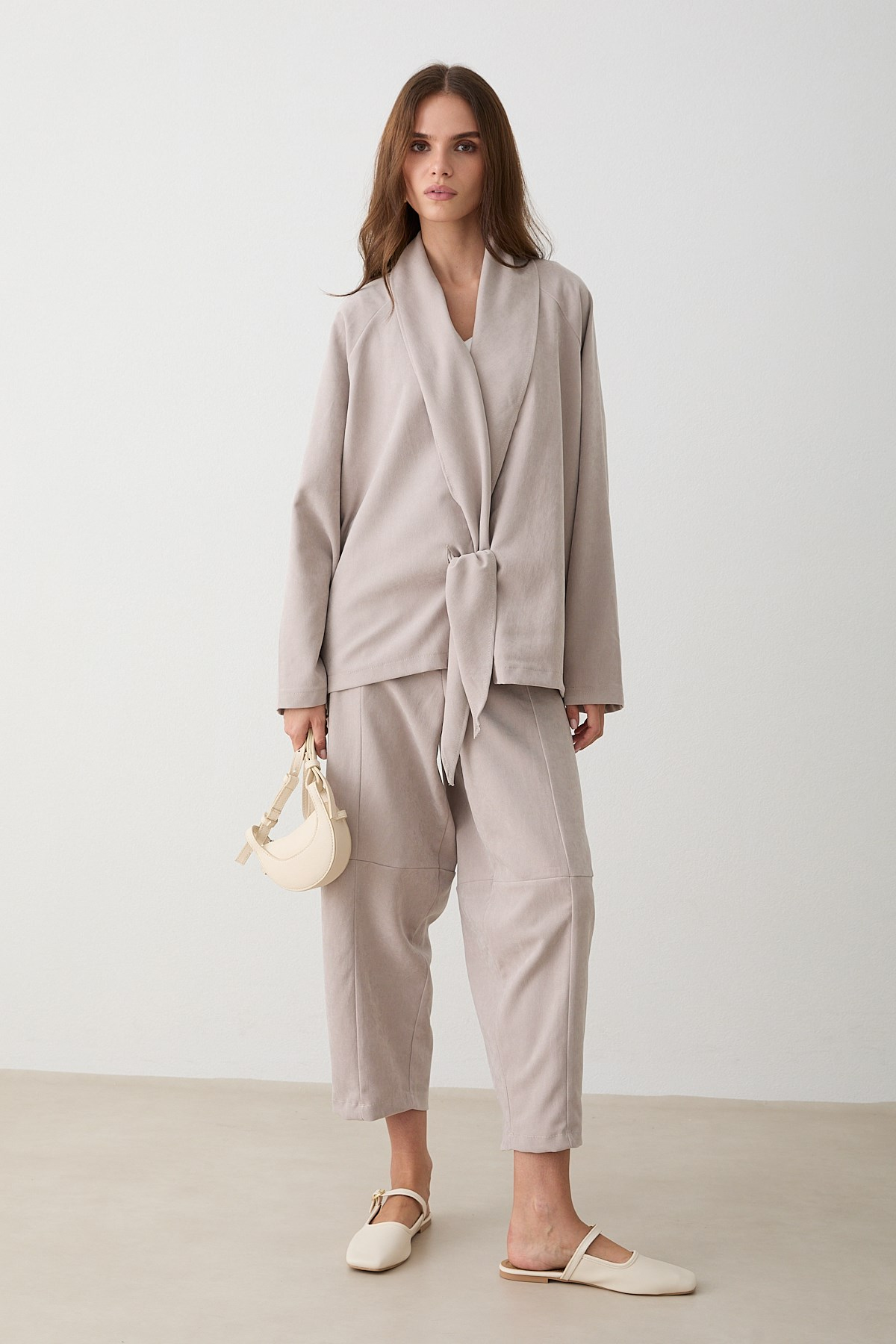 Önden Bağlamalı Pantolonlu Takım - Bej