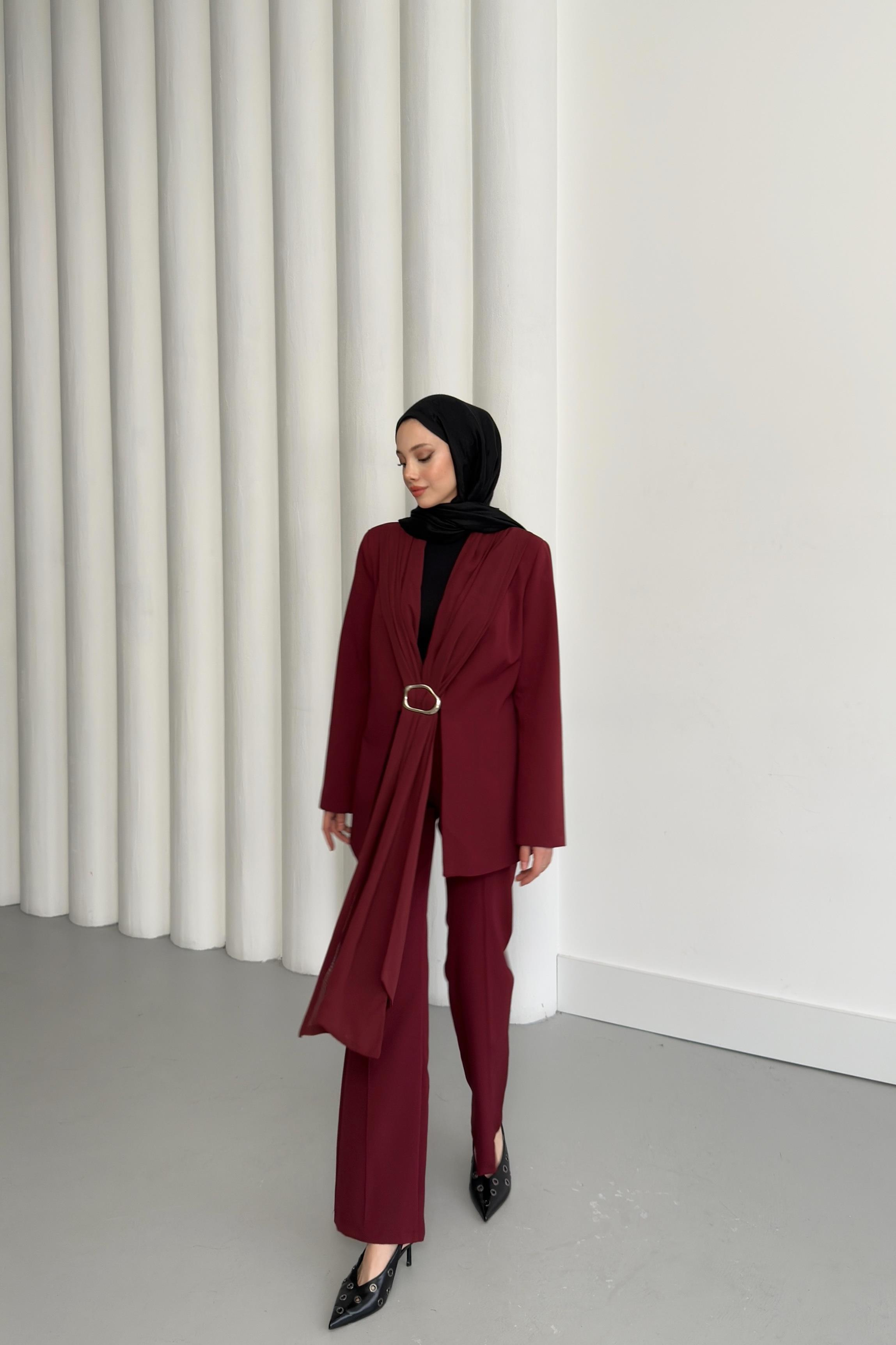 Önden Fularlı Pantolonlu Takım - Bordo