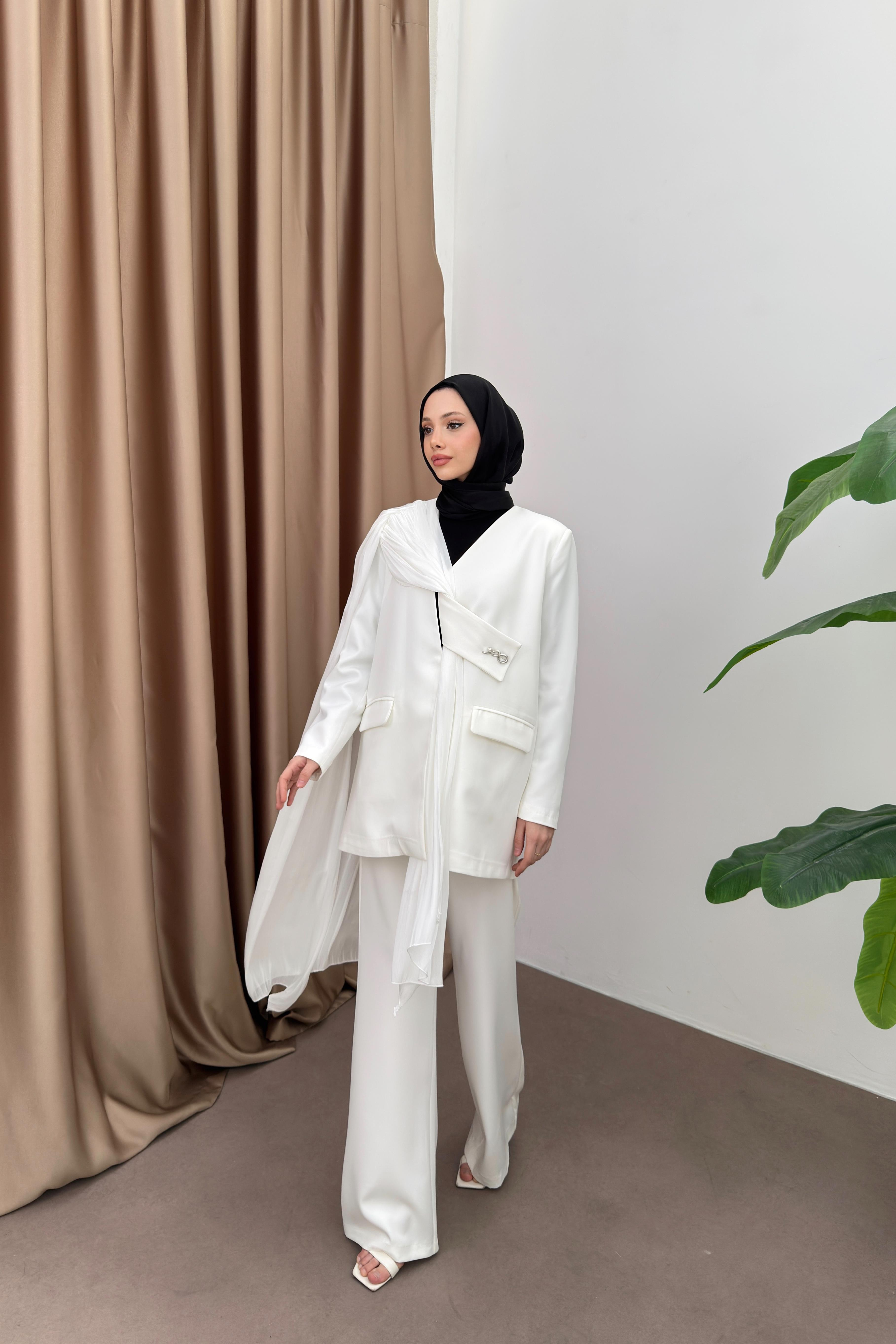 Pelerinli Ceketli Takım - Beyaz