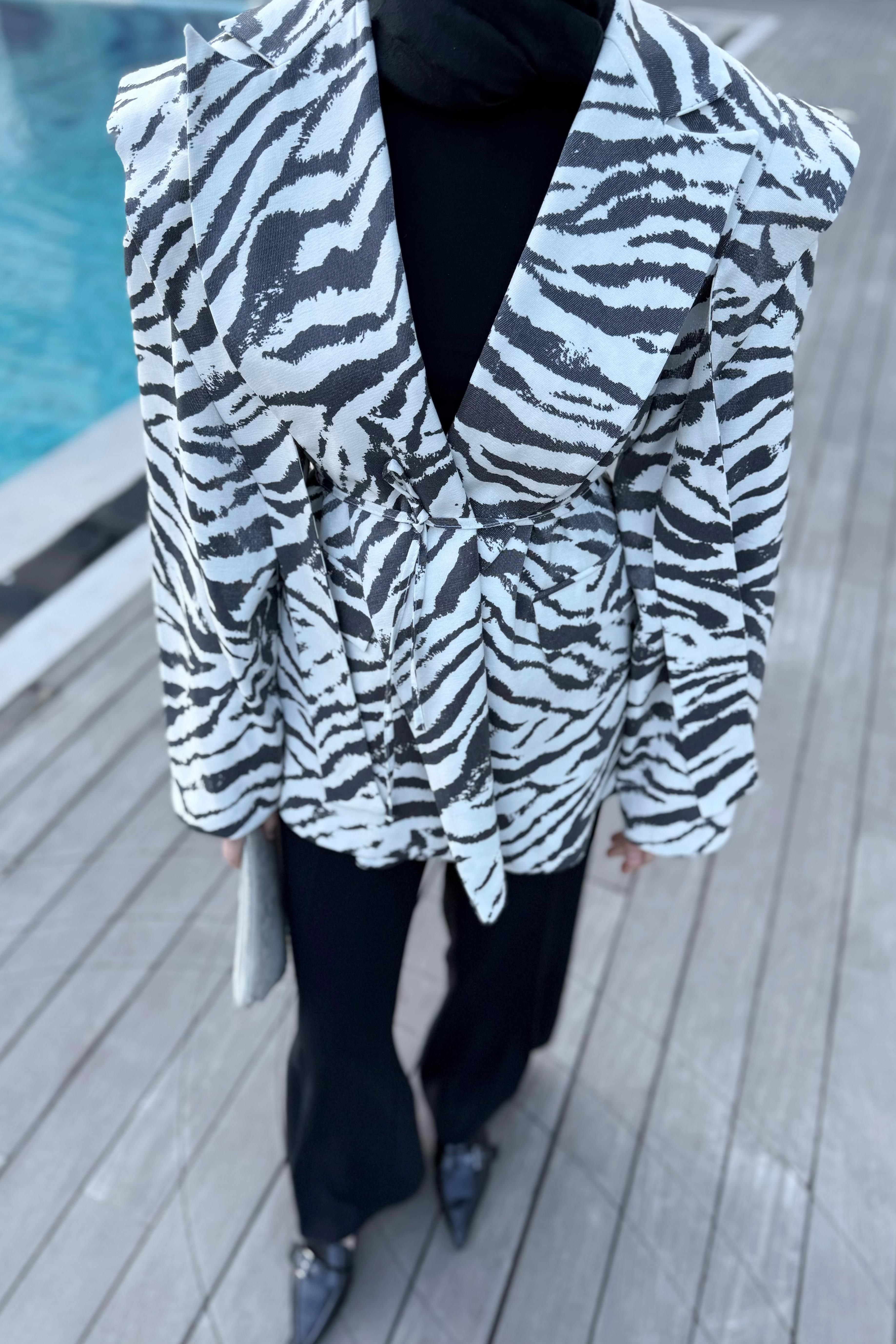 Zebra Desenli Jakar Ceket - Siyah