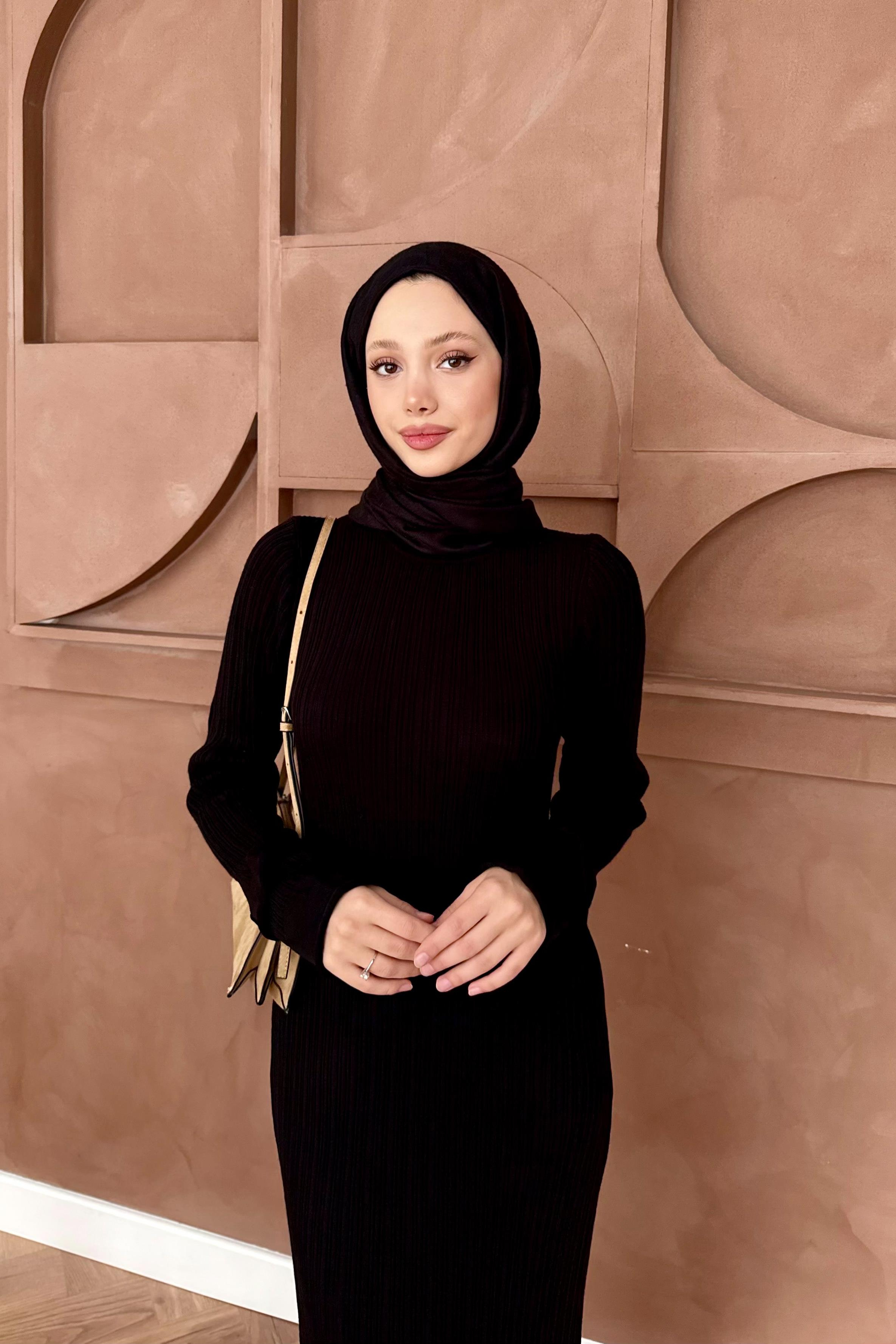 Zincir Kemerli Triko Elbise - Siyah