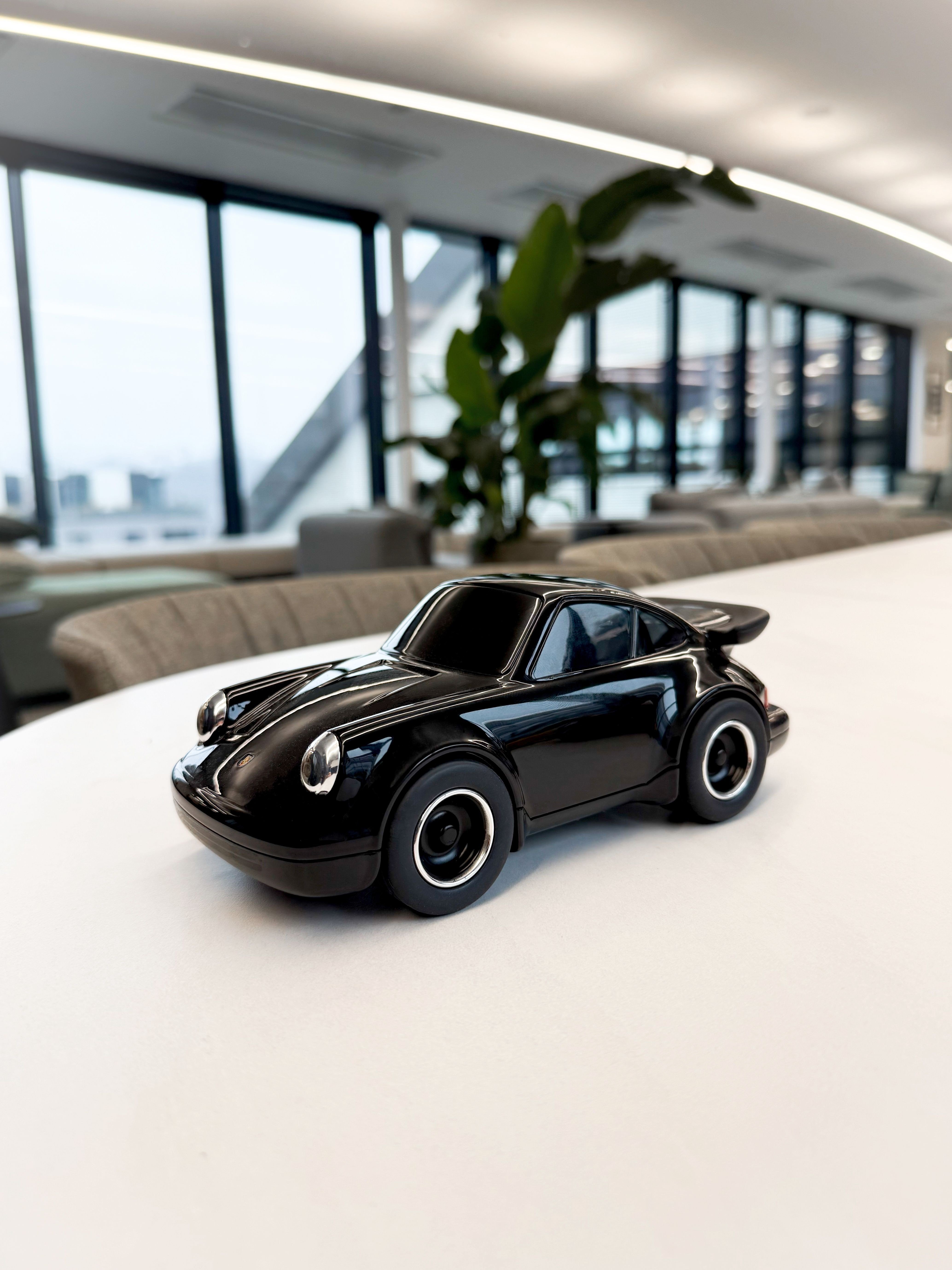 baghera-911-porsche-siyah-oyuncak-arab-8c8dd8.jpg