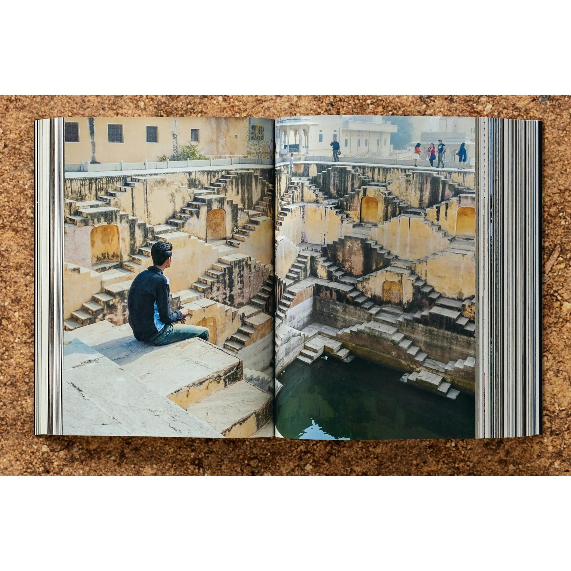 Taschen - Building Bound To The Ground 