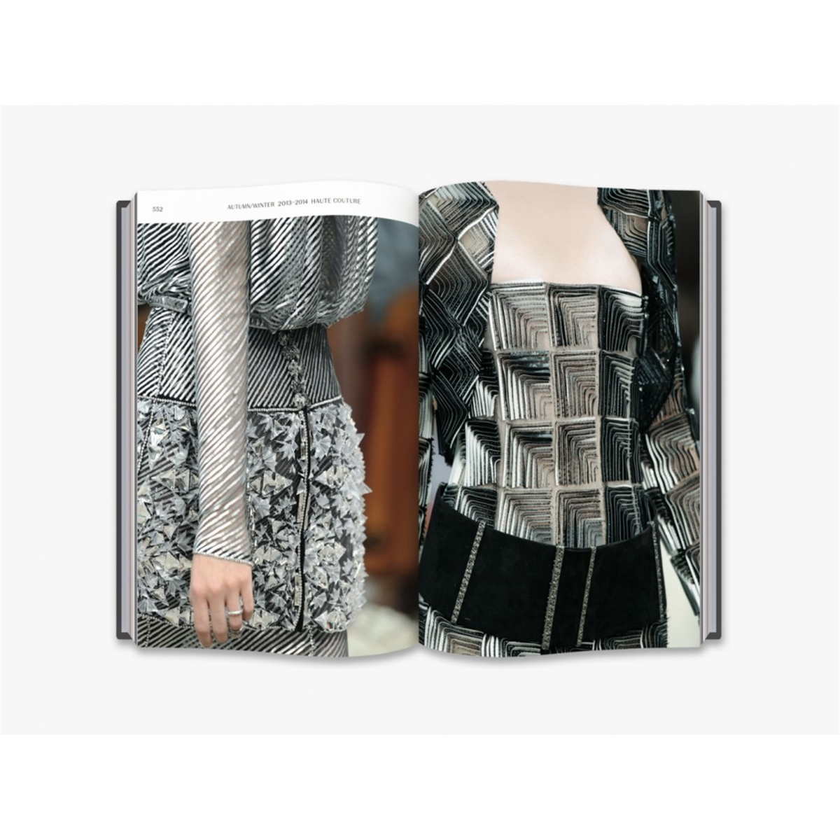 Thames & Hudson - Chanel Catwalk Kitap