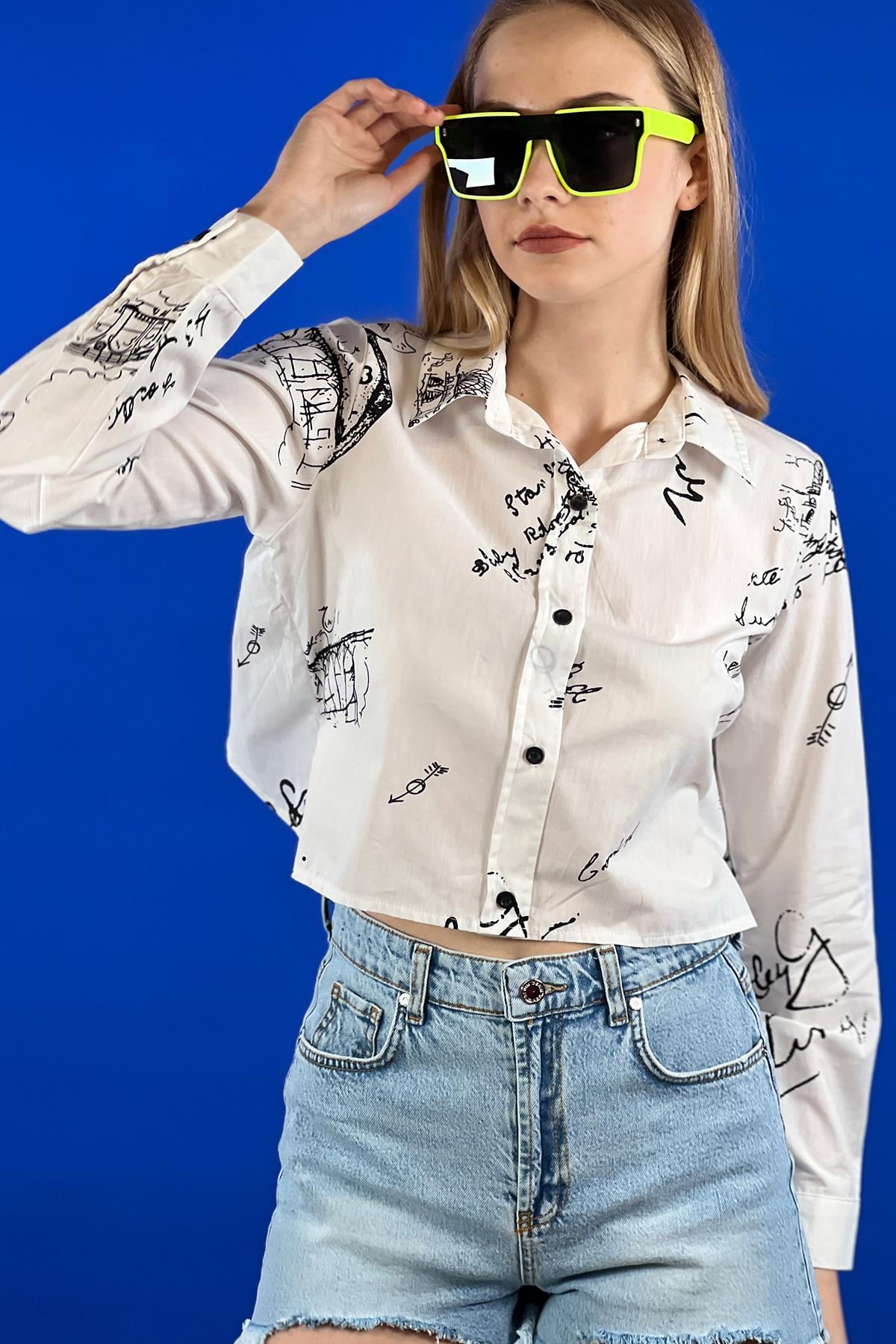 Beyaz Baskılı Sırt Dekolteli Crop Kesim Yazlık Keten Bluz Gömlek-27174-00