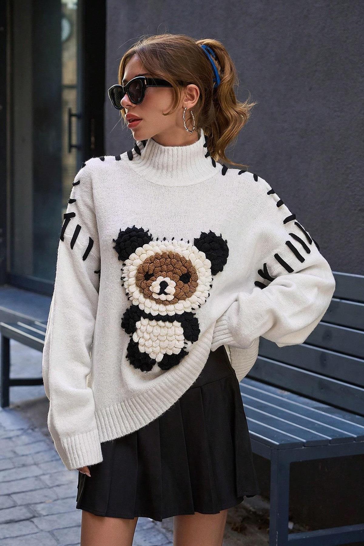 Kadın Boğazlı Oversize Kışlık Ayıcıklı Uzun Ekru Triko Kazak-32975-2SM