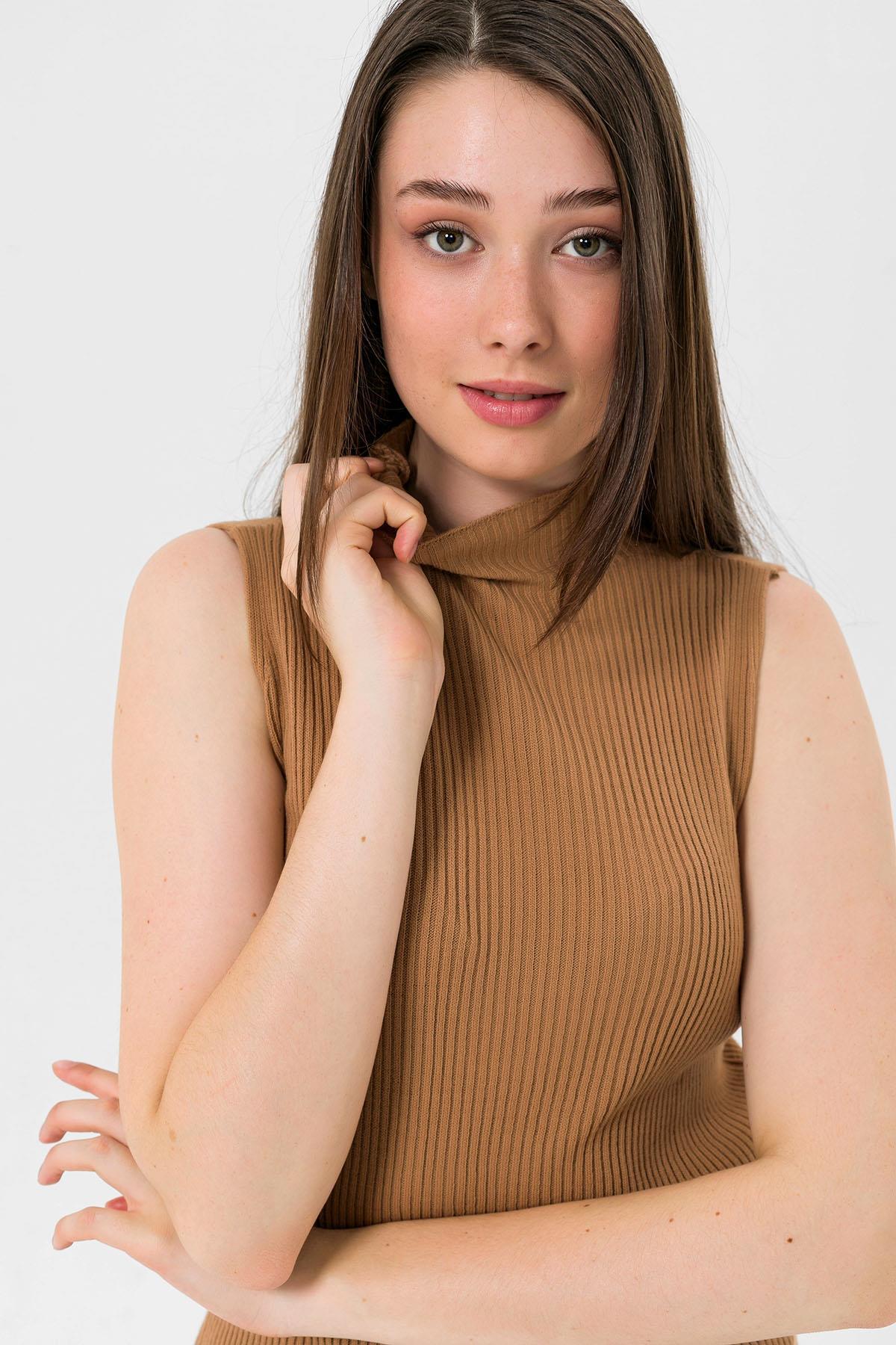 Yarım Balıkçı Yaka Kolsuz Kadın Basic Triko Bluz-MP32977-0