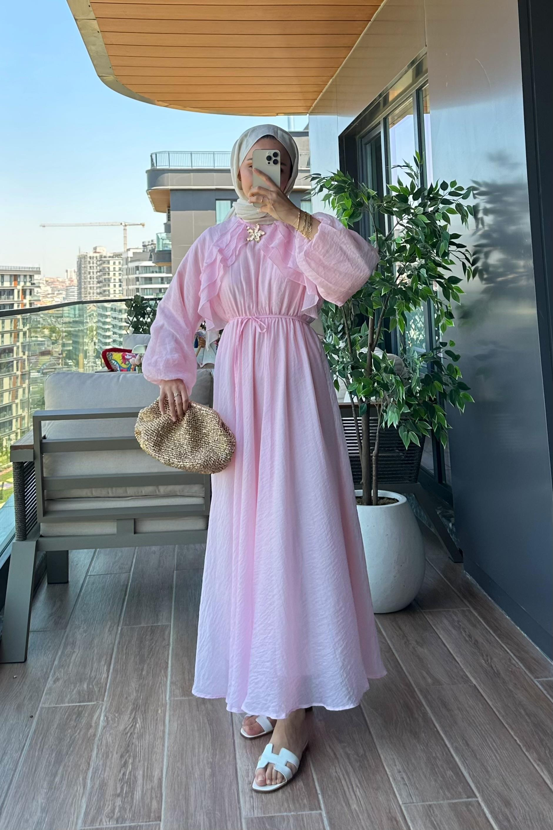 Amara Broş Detaylı Elbise - PEMBE