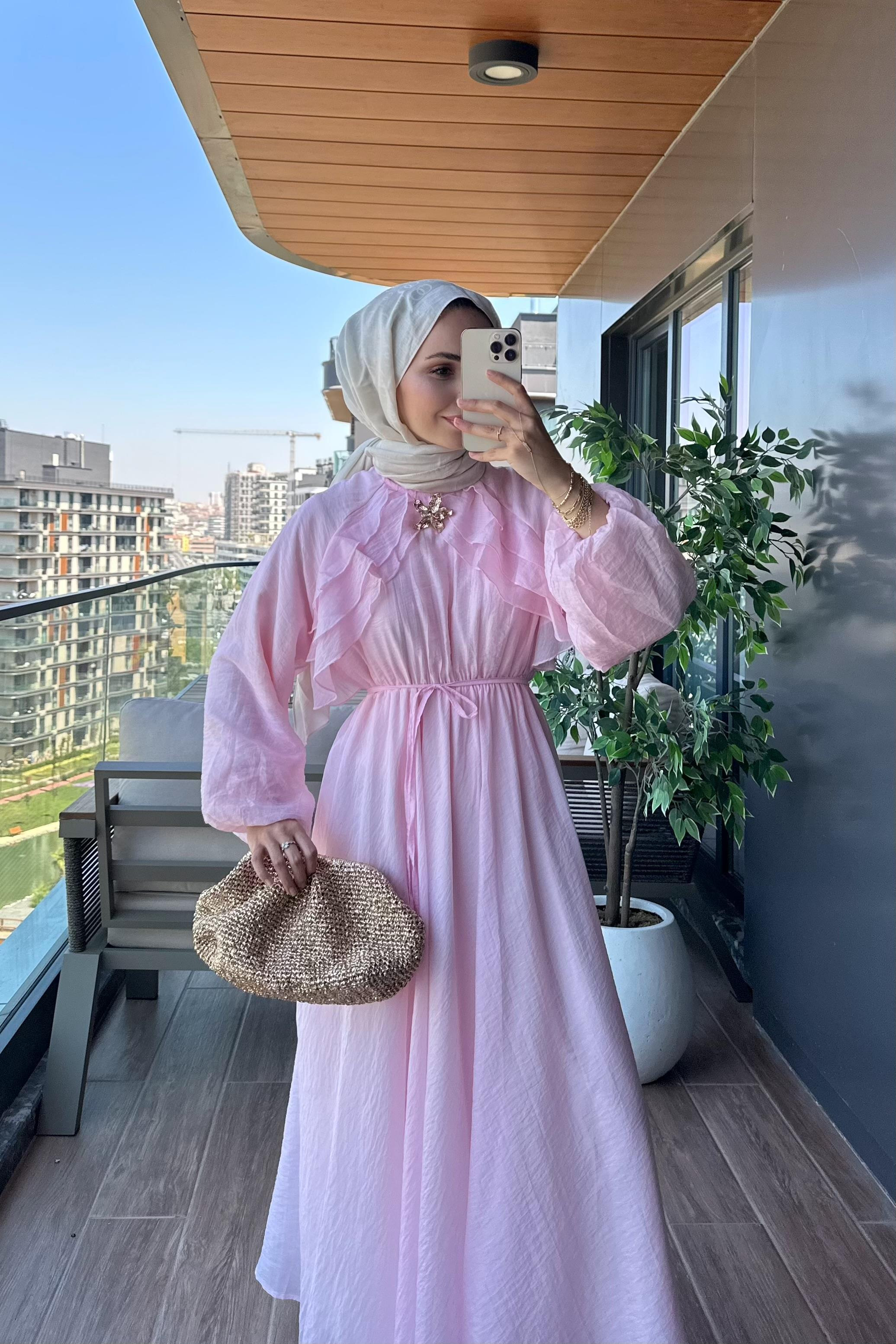 Amara Broş Detaylı Elbise - PEMBE