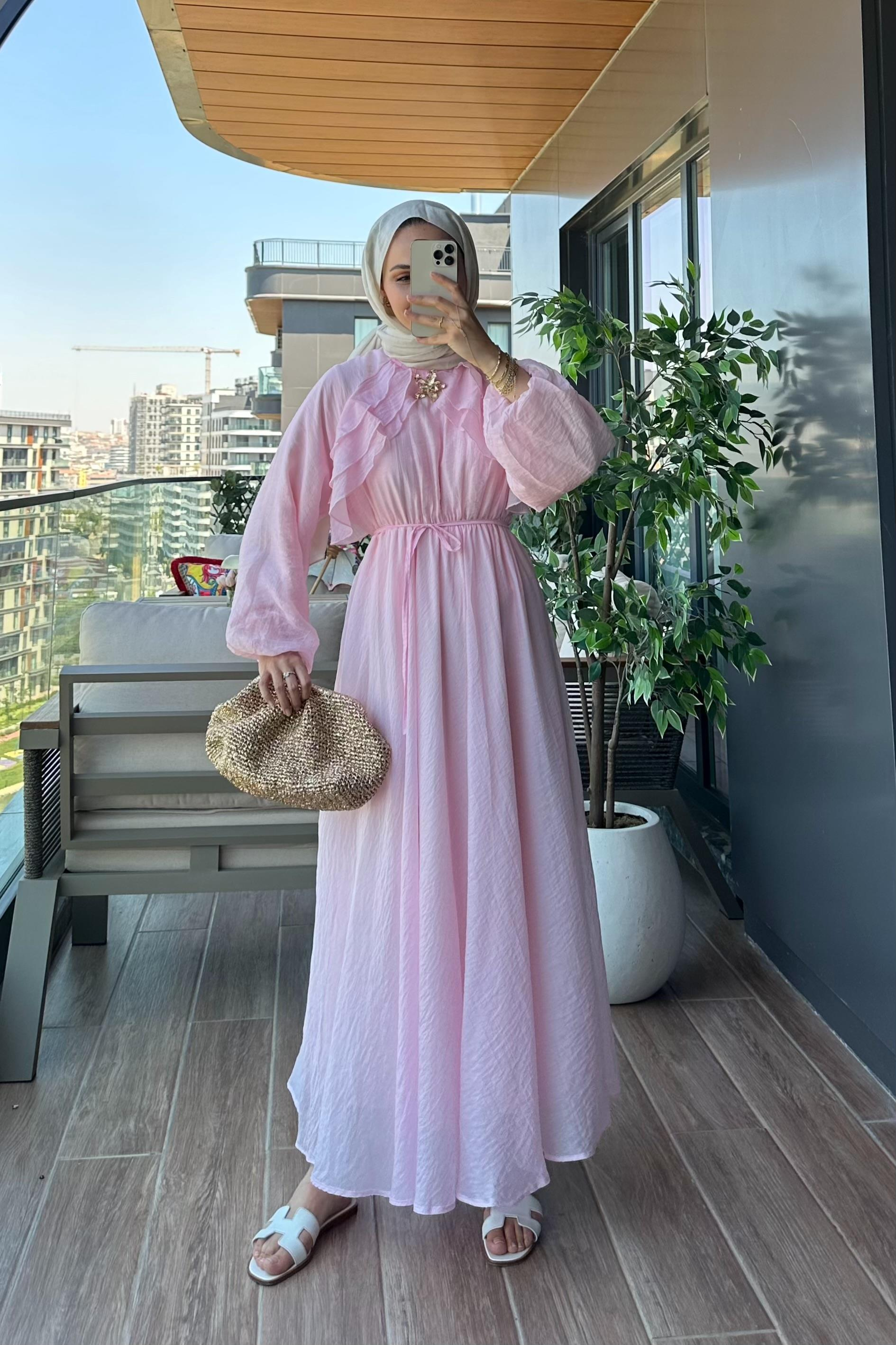 Amara Broş Detaylı Elbise - PEMBE