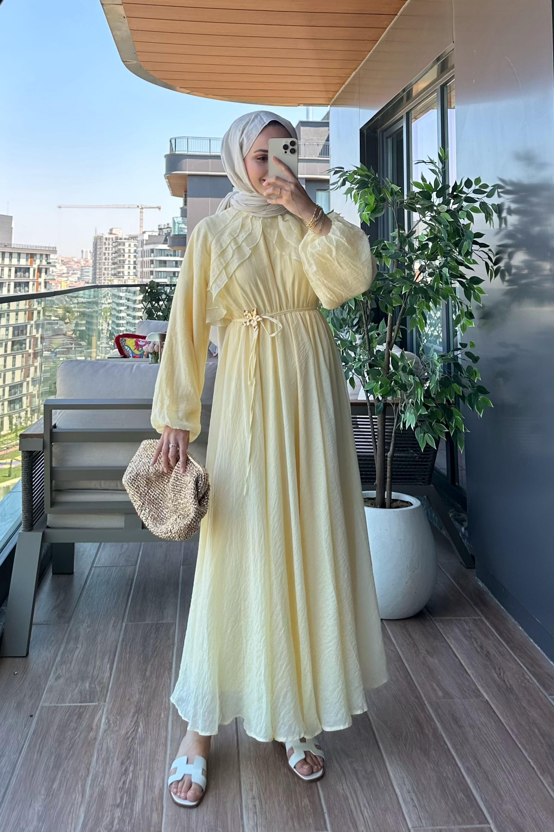 Amara Broş Detaylı Elbise - SARI