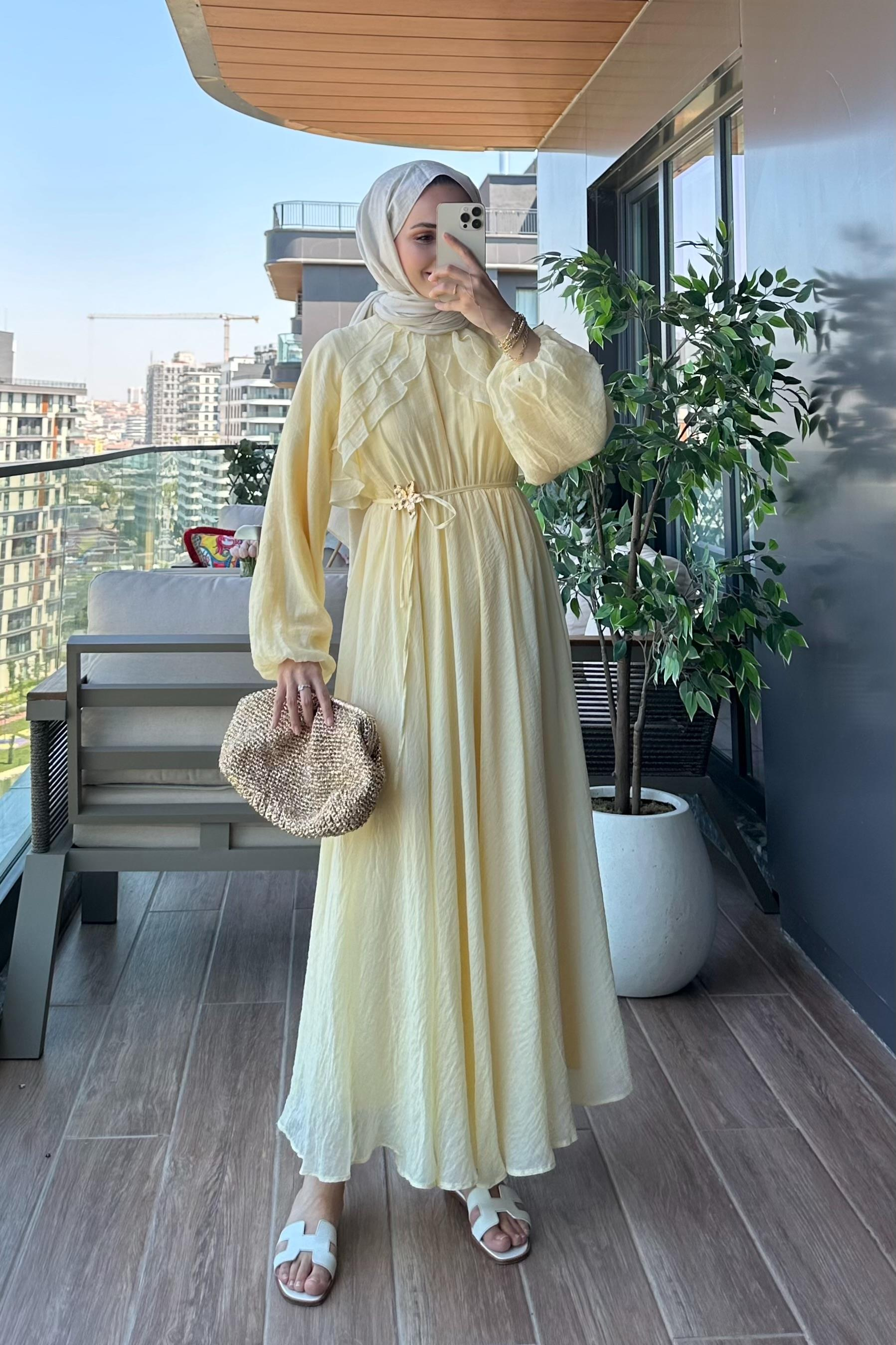 Amara Broş Detaylı Elbise - SARI