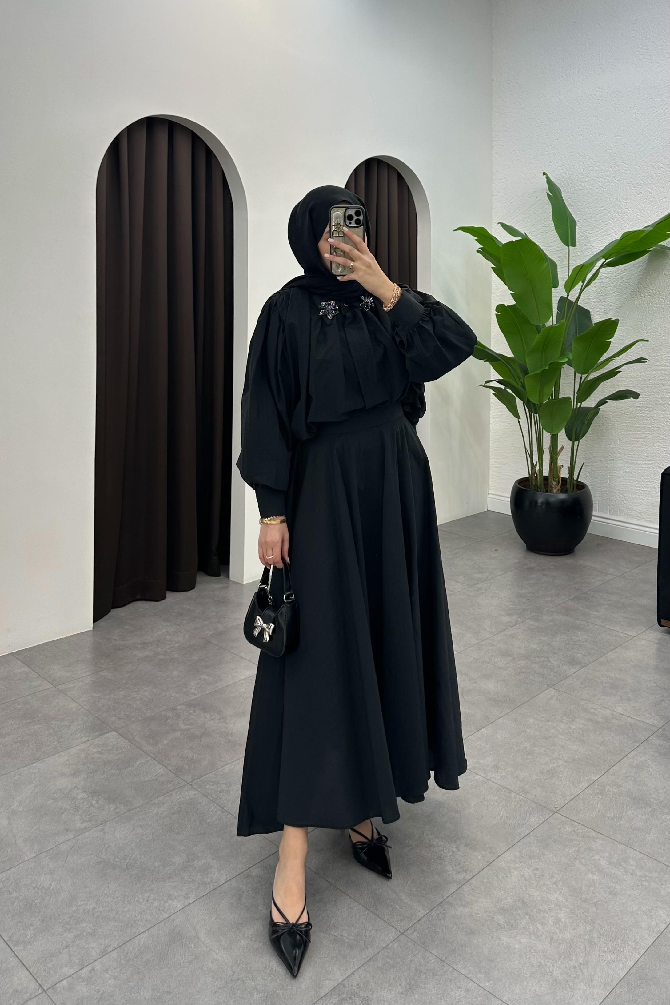 Cendy Çiçek Aksesuarlı Takım - SİYAH