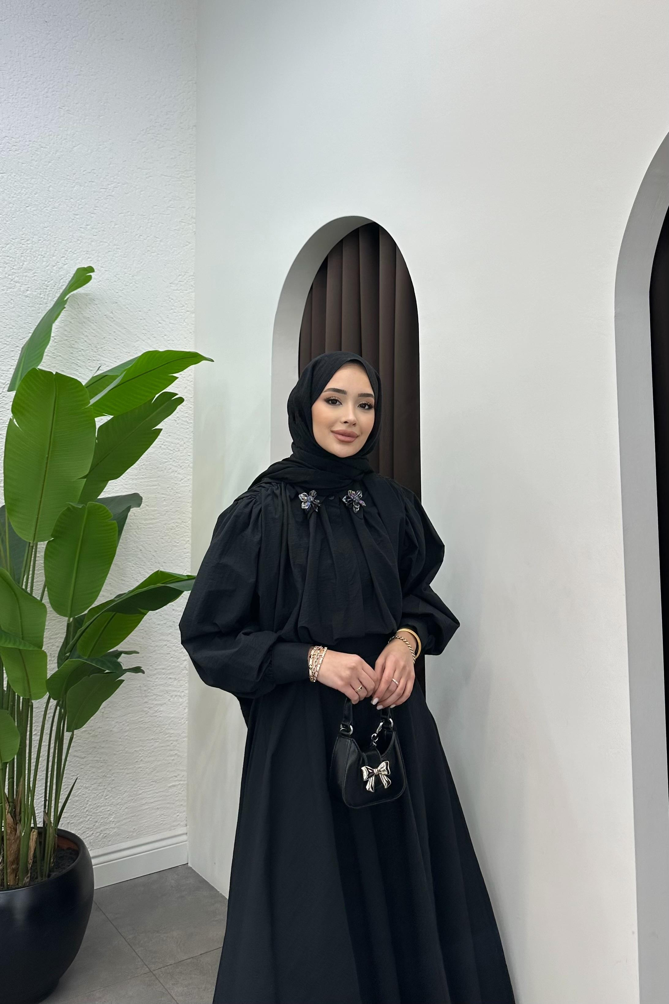 Cendy Çiçek Aksesuarlı Takım - SİYAH