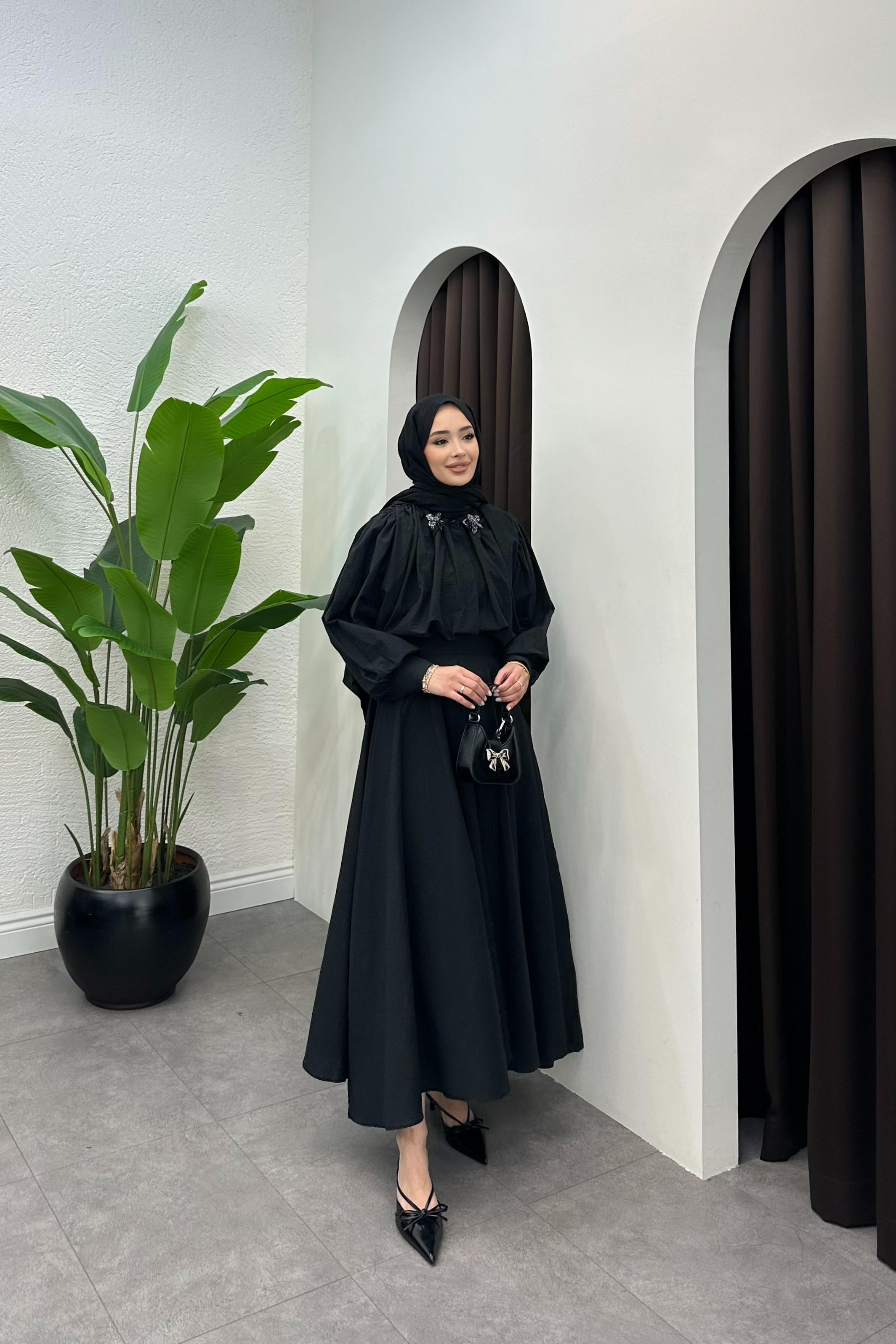 Cendy Çiçek Aksesuarlı Takım - SİYAH