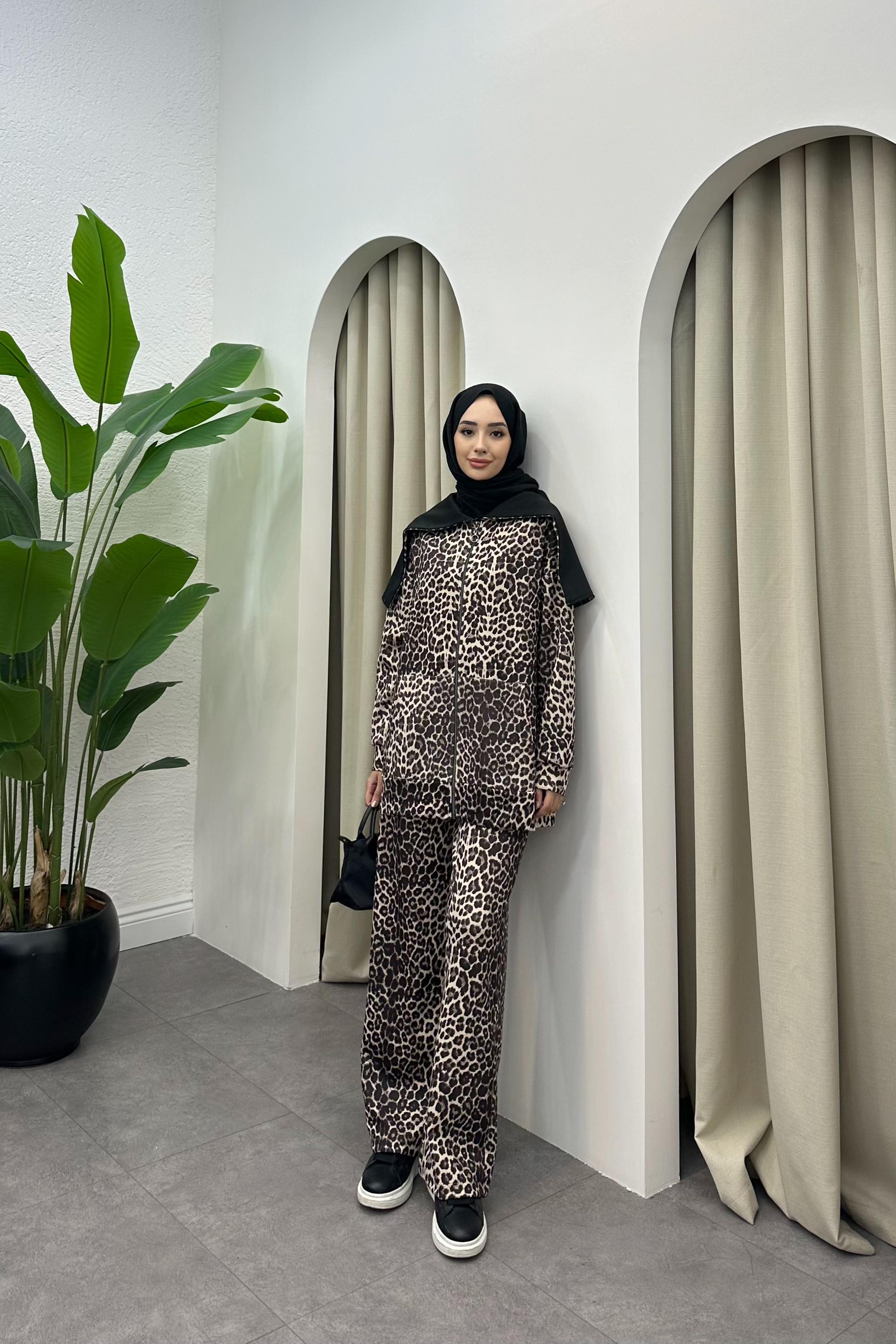 Dore Yaka Detaylı Leopar Takım - SİYAH