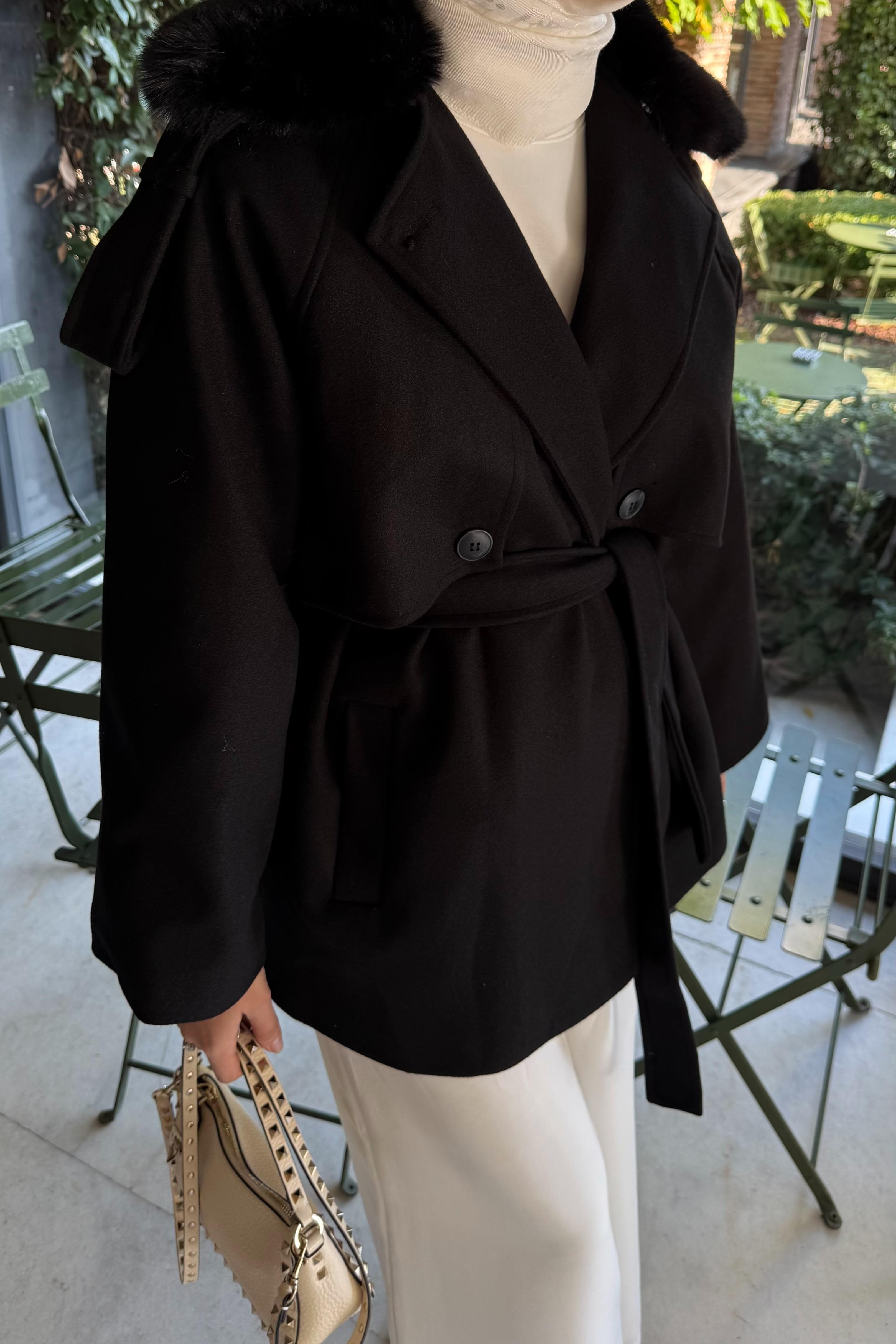 Kürk Detay Kısa Kaban - SİYAH