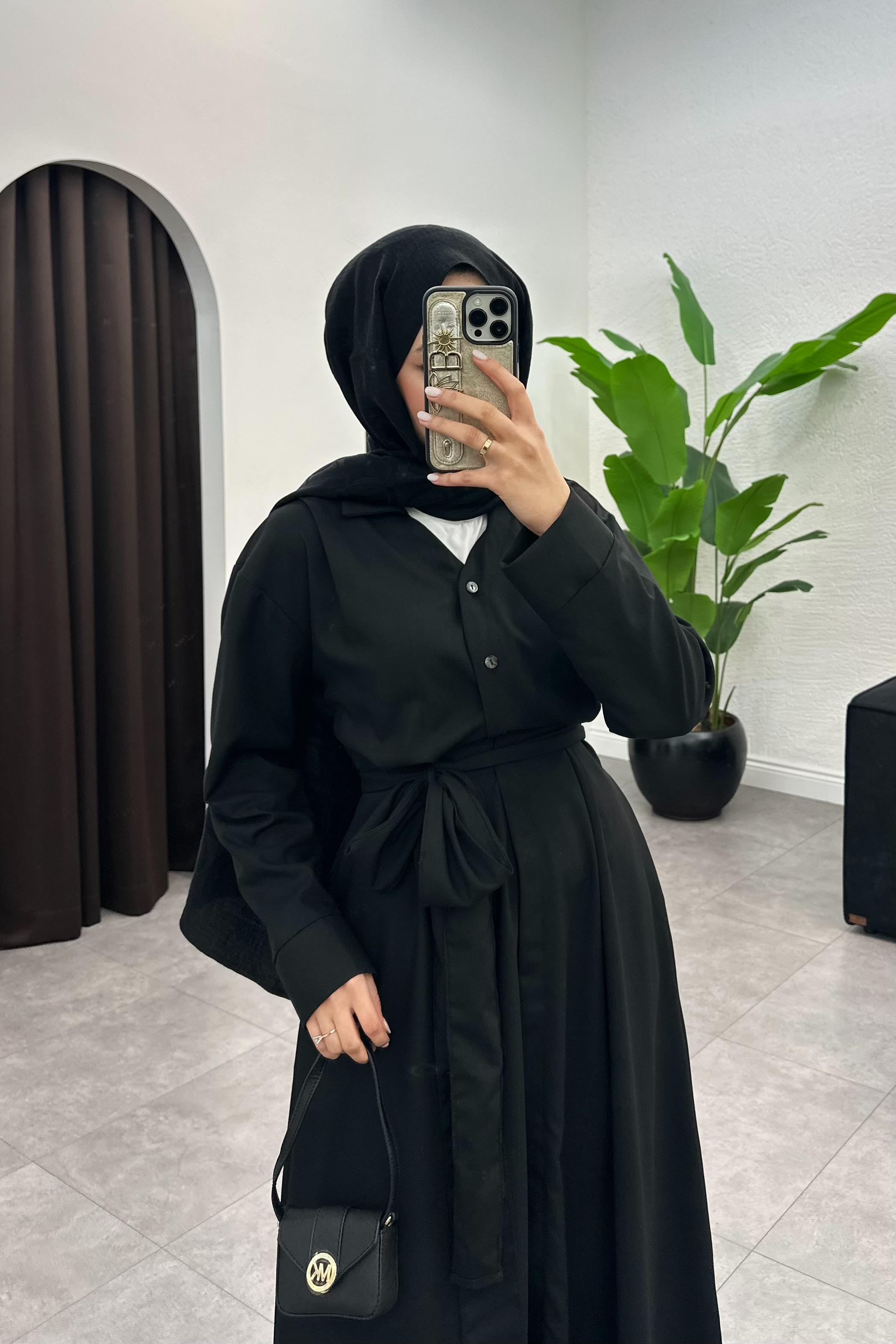 Pli Detaylı Kuşaklı Elbise - SİYAH