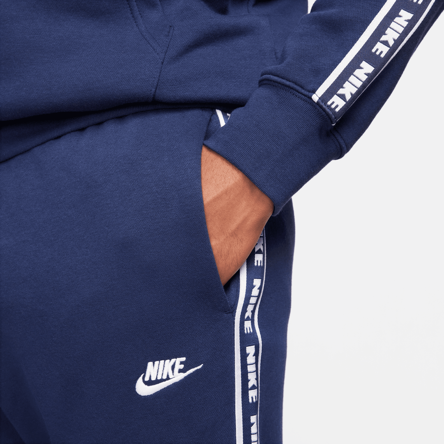 Nike Club Fleece Grafikli Kapüşonlu Erkek Eşofmanı