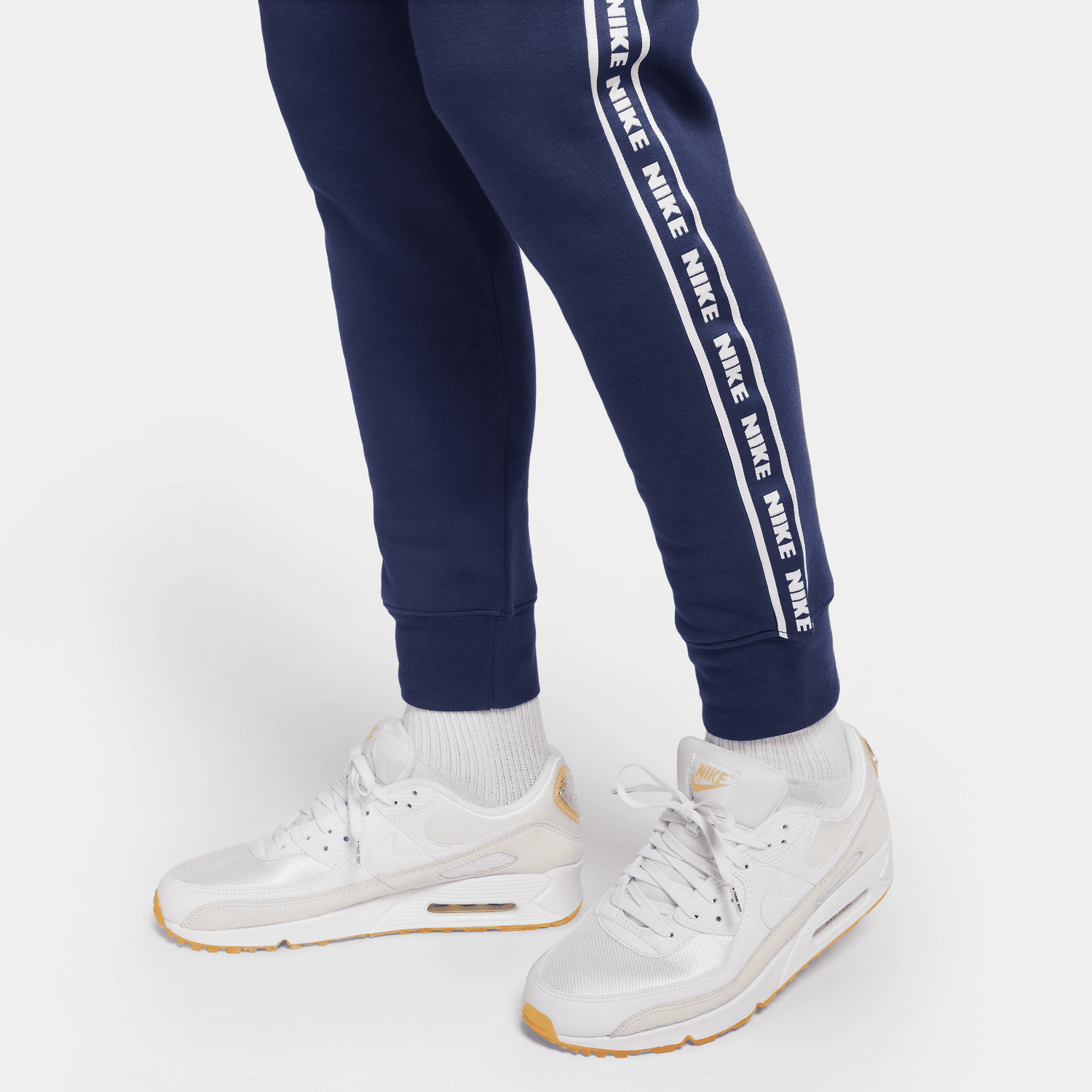 Nike Club Fleece Grafikli Kapüşonlu Erkek Eşofmanı