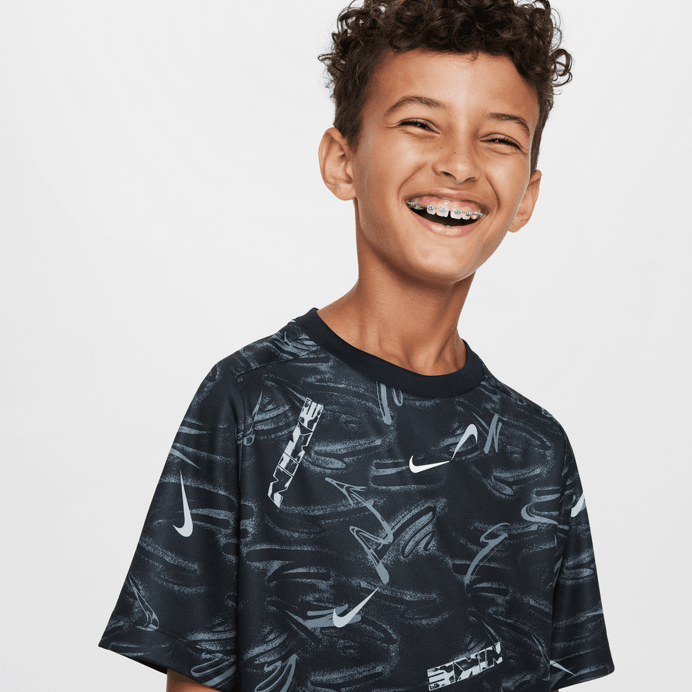 Nike Multi Dri-FIT Kısa Kollu Genç Çocuk (Erkek) Antrenman Üstü