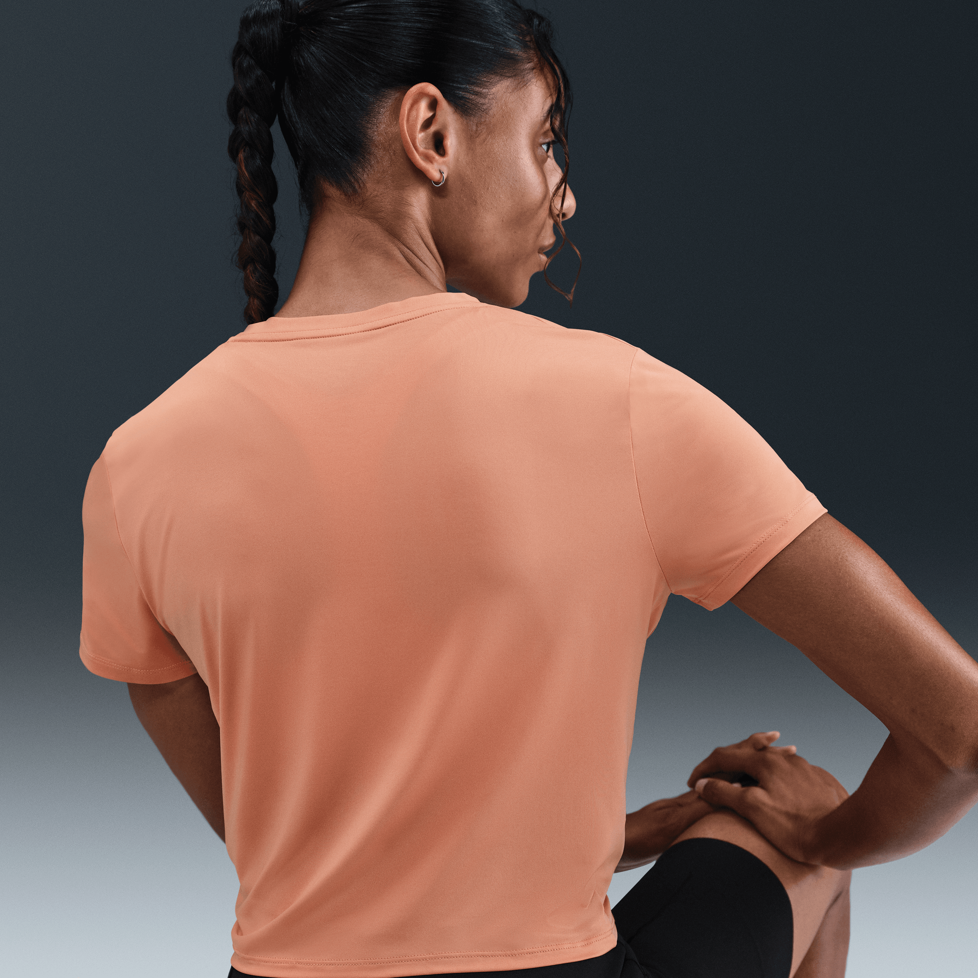 Nike One Classic Dri-FIT Bükümlü Kısa Kollu Kadın Üstü